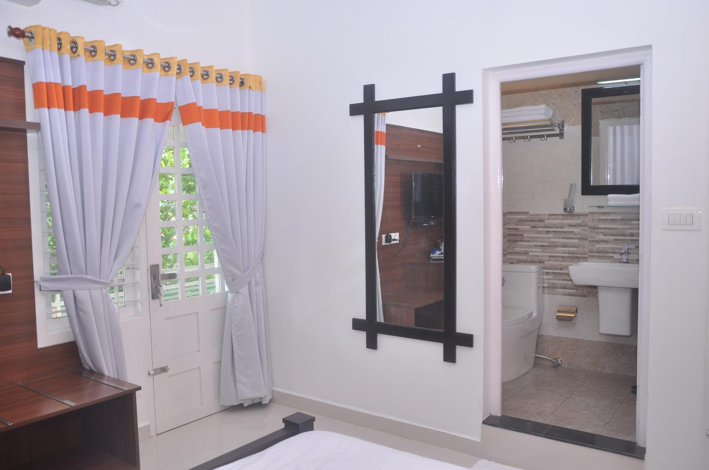 Rajivs Residence - Fully Furnished Apartments