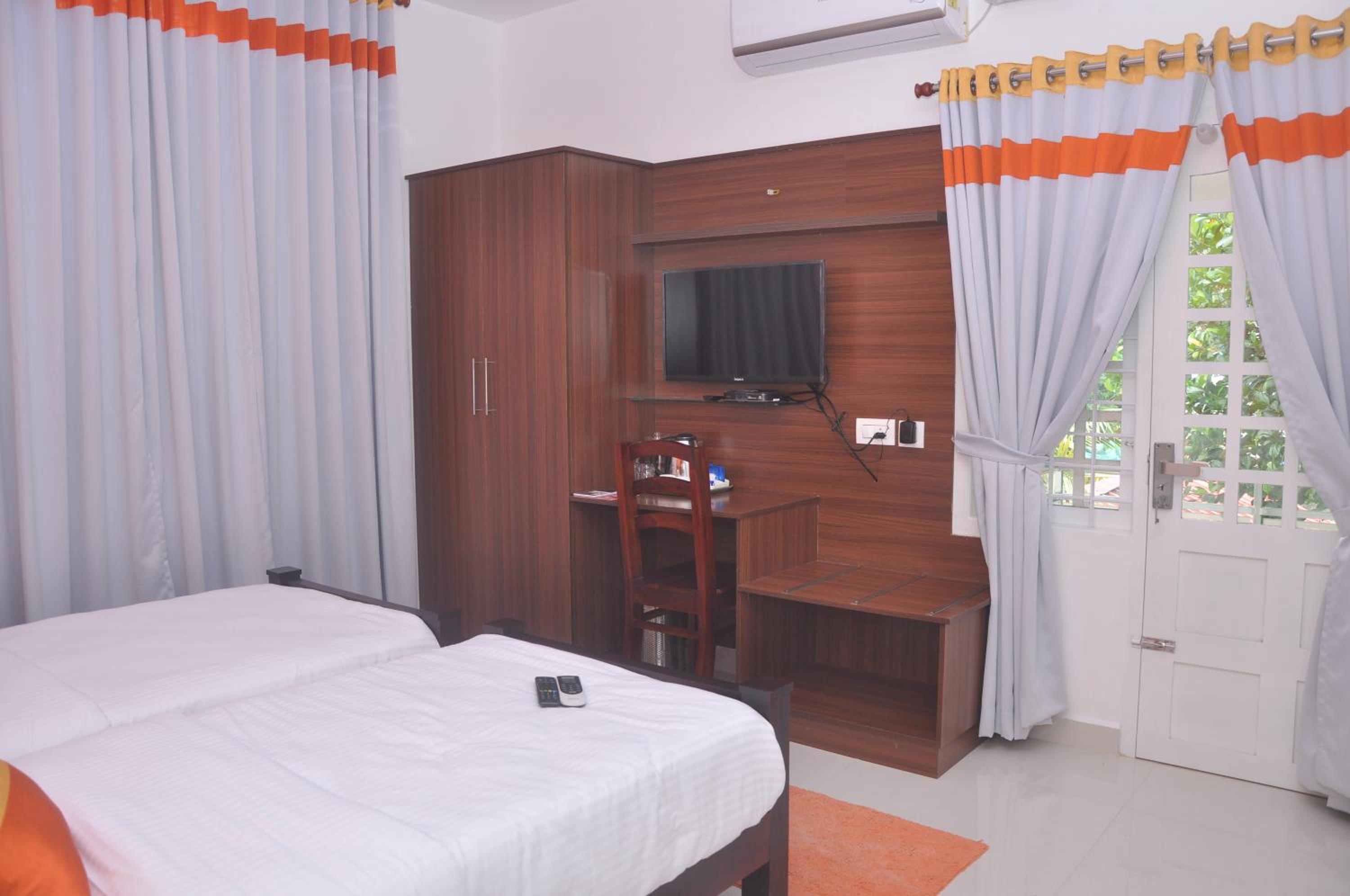 Rajivs Residence - Fully Furnished Apartments