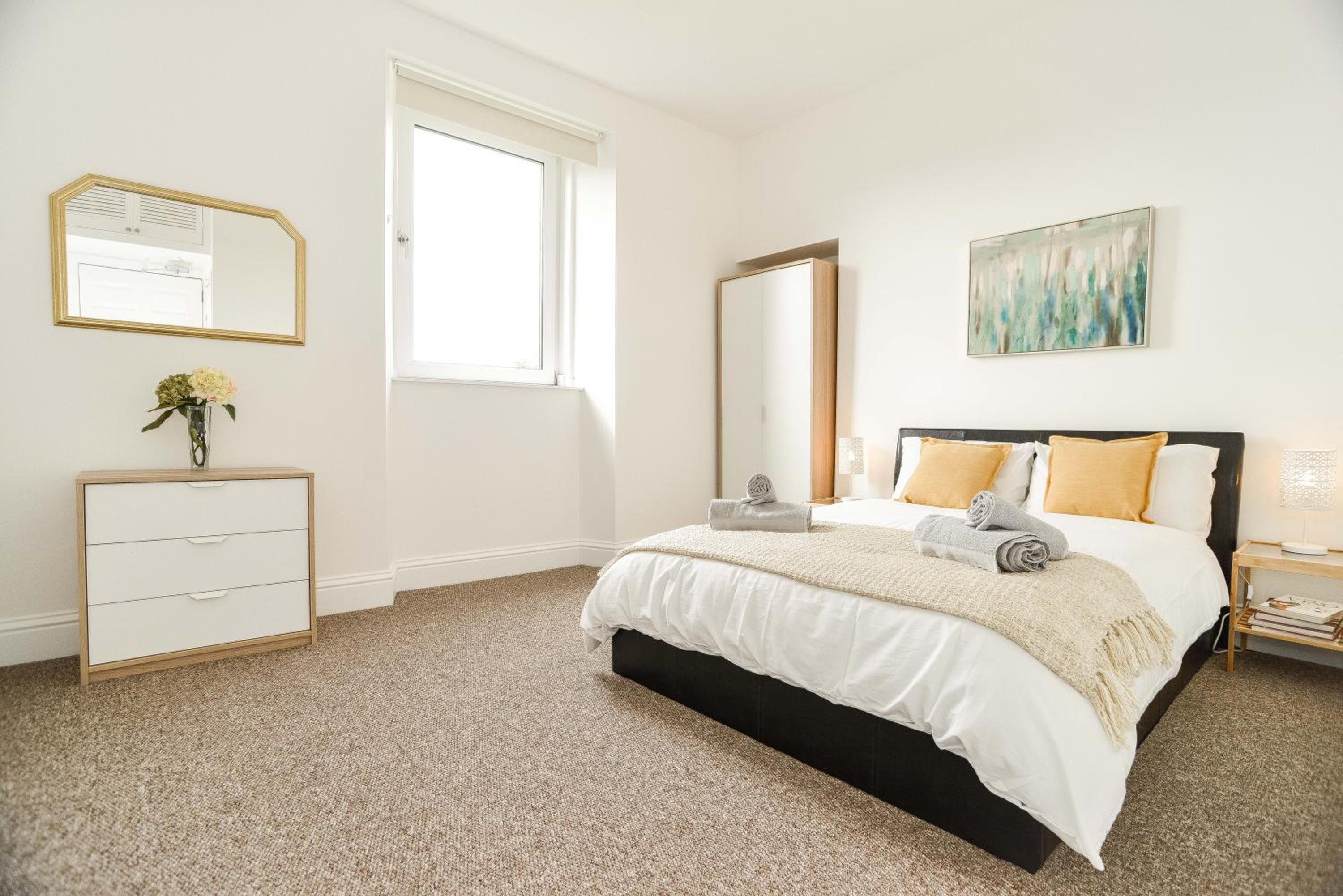 Modern Central Apartment view 4