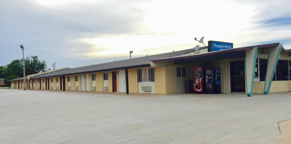 Liberal Vacations - Thunderbird Inn - Property Image 1