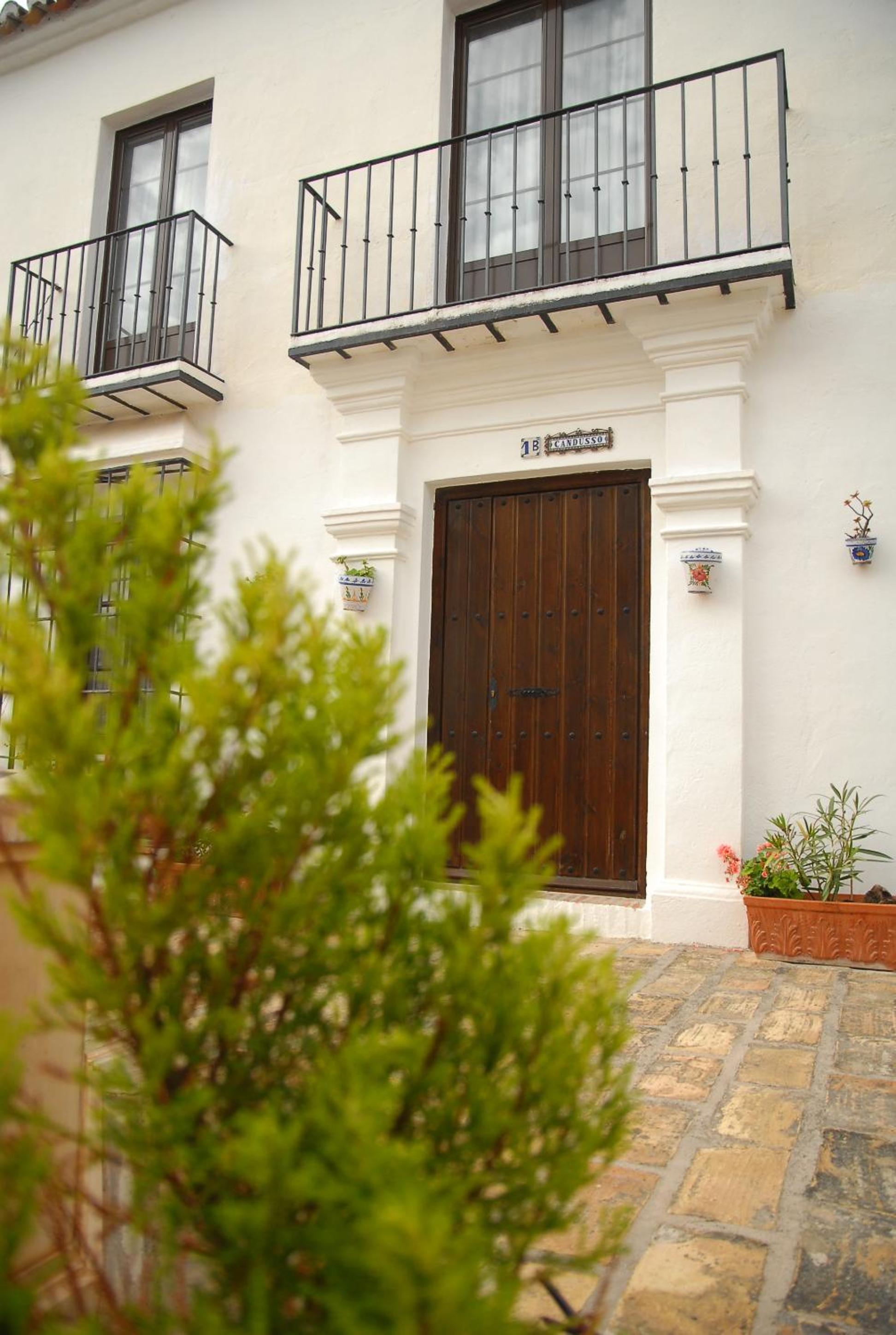 Spacious Andalusian Apartment with Pool and Level Access view 3