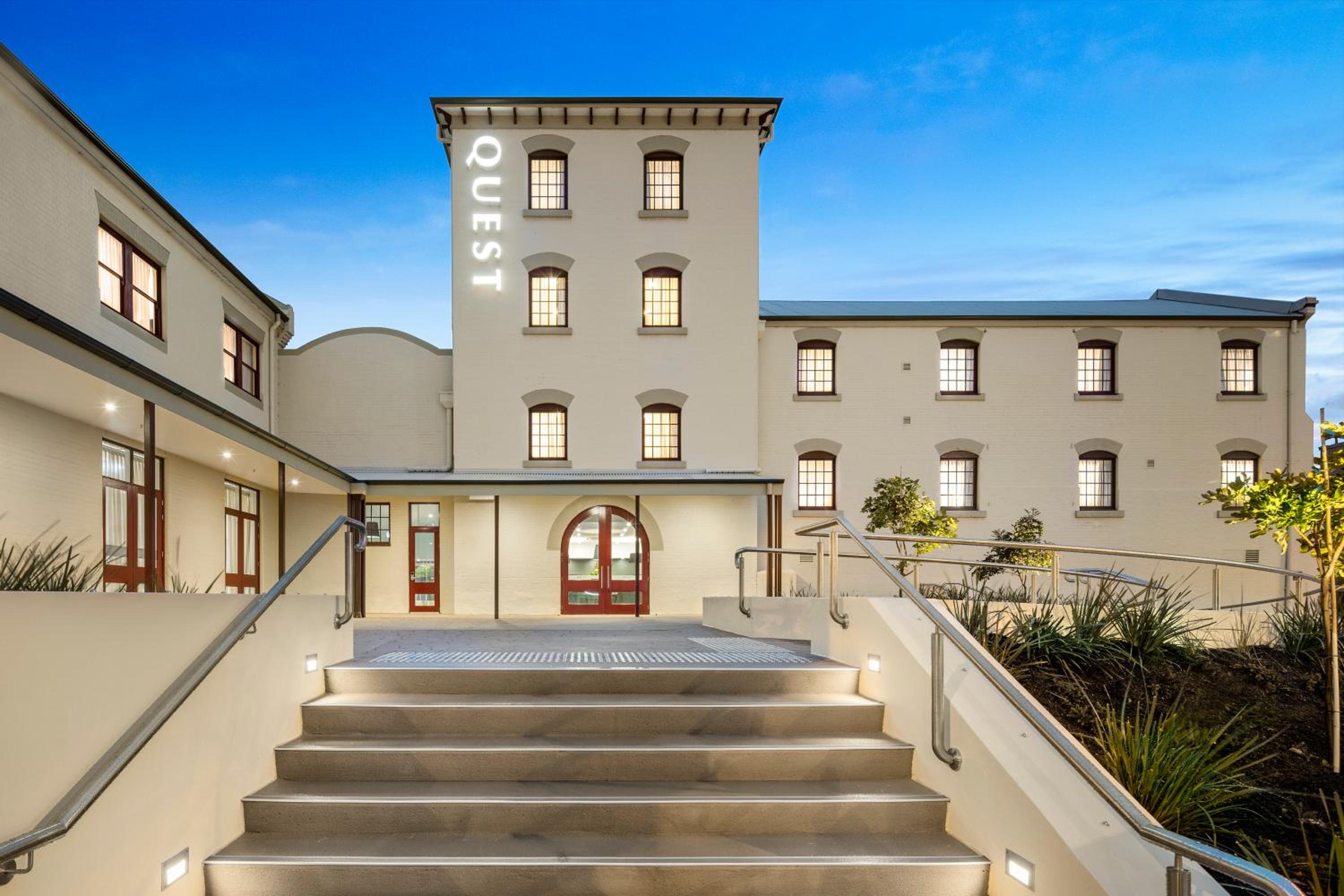 Hotel Quest Newcastle West - Image 1