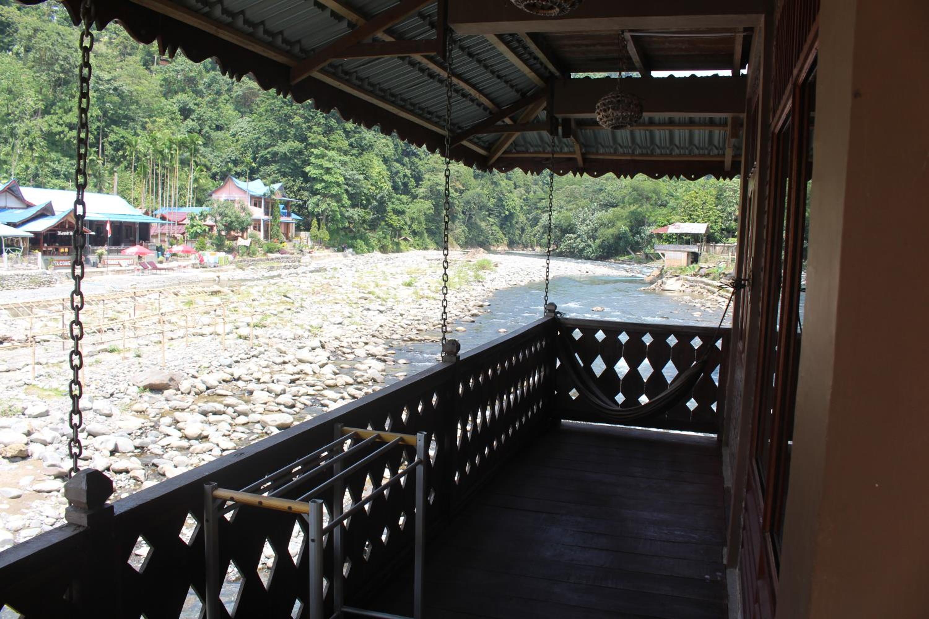 Fidodido Guesthouse Jungle trekking only book with us if you stay on here