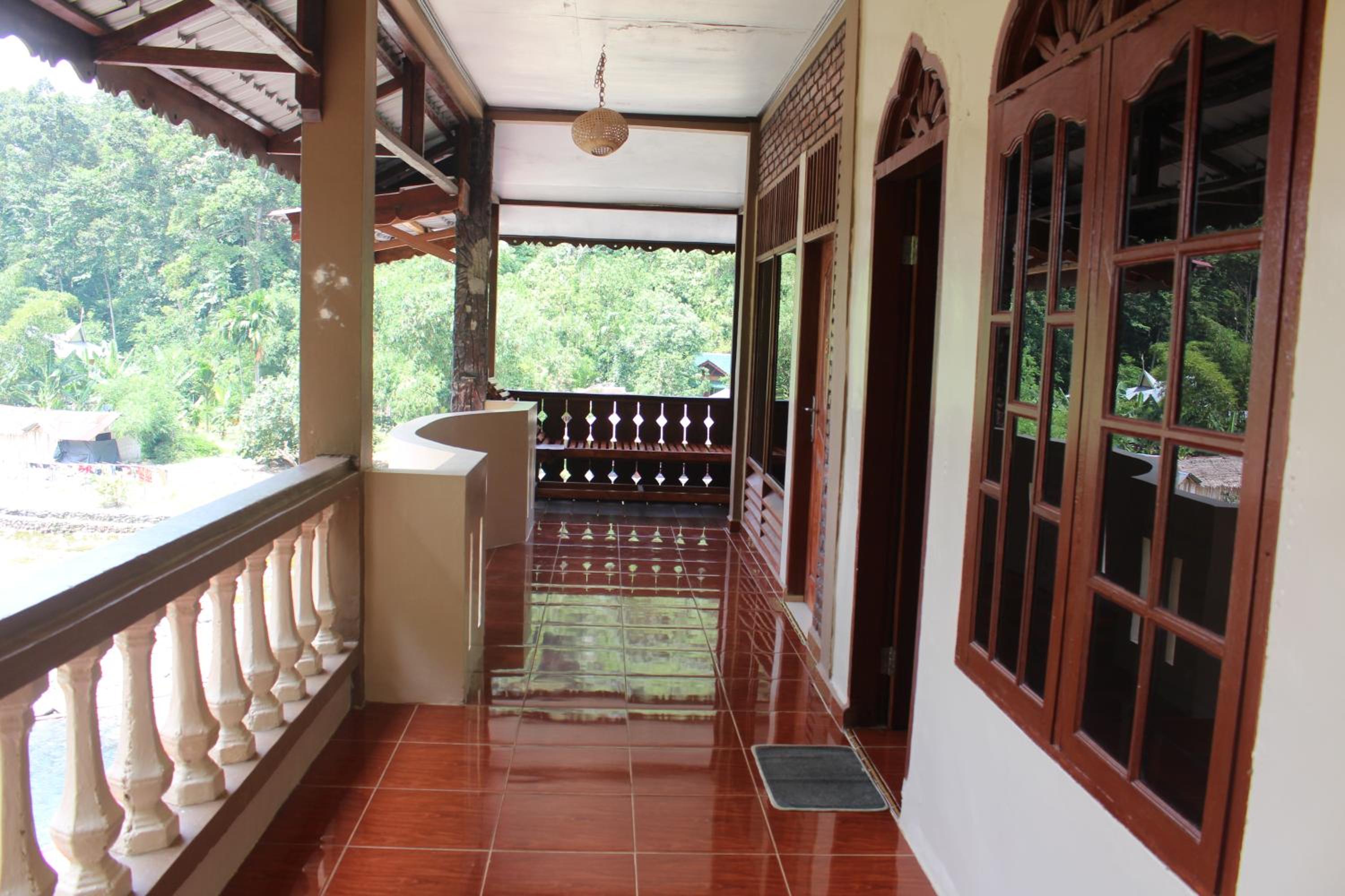 Fidodido Guesthouse Jungle trekking only book with us if you stay on here