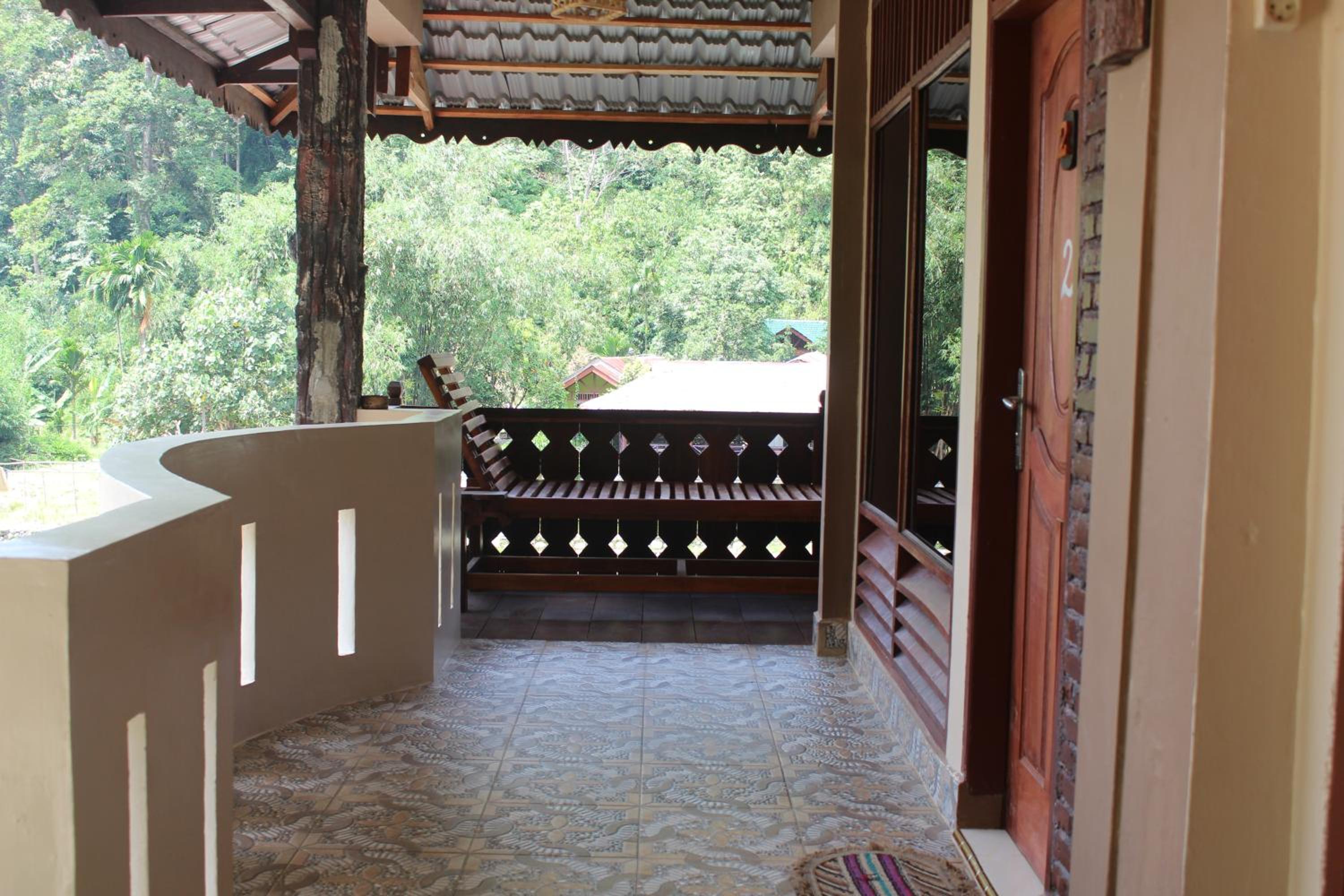 Fidodido Guesthouse Jungle trekking only book with us if you stay on here