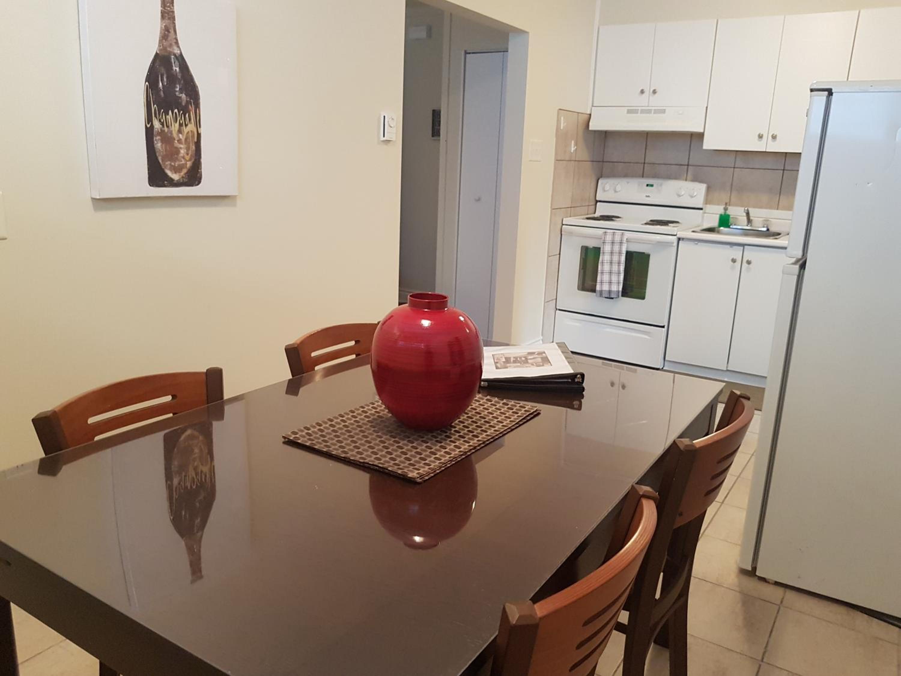 1-Bedroom Apartment Sweet #3 by Amazing Property Rentals view 3