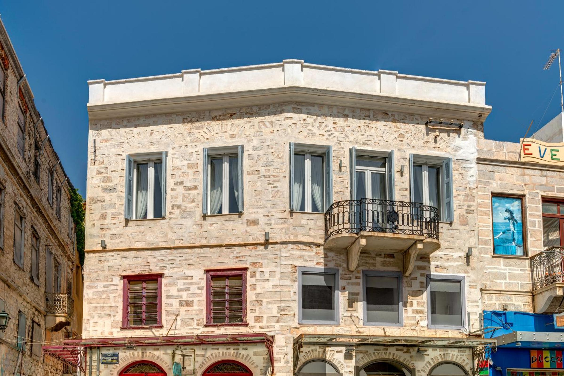 1844 Suites Syros