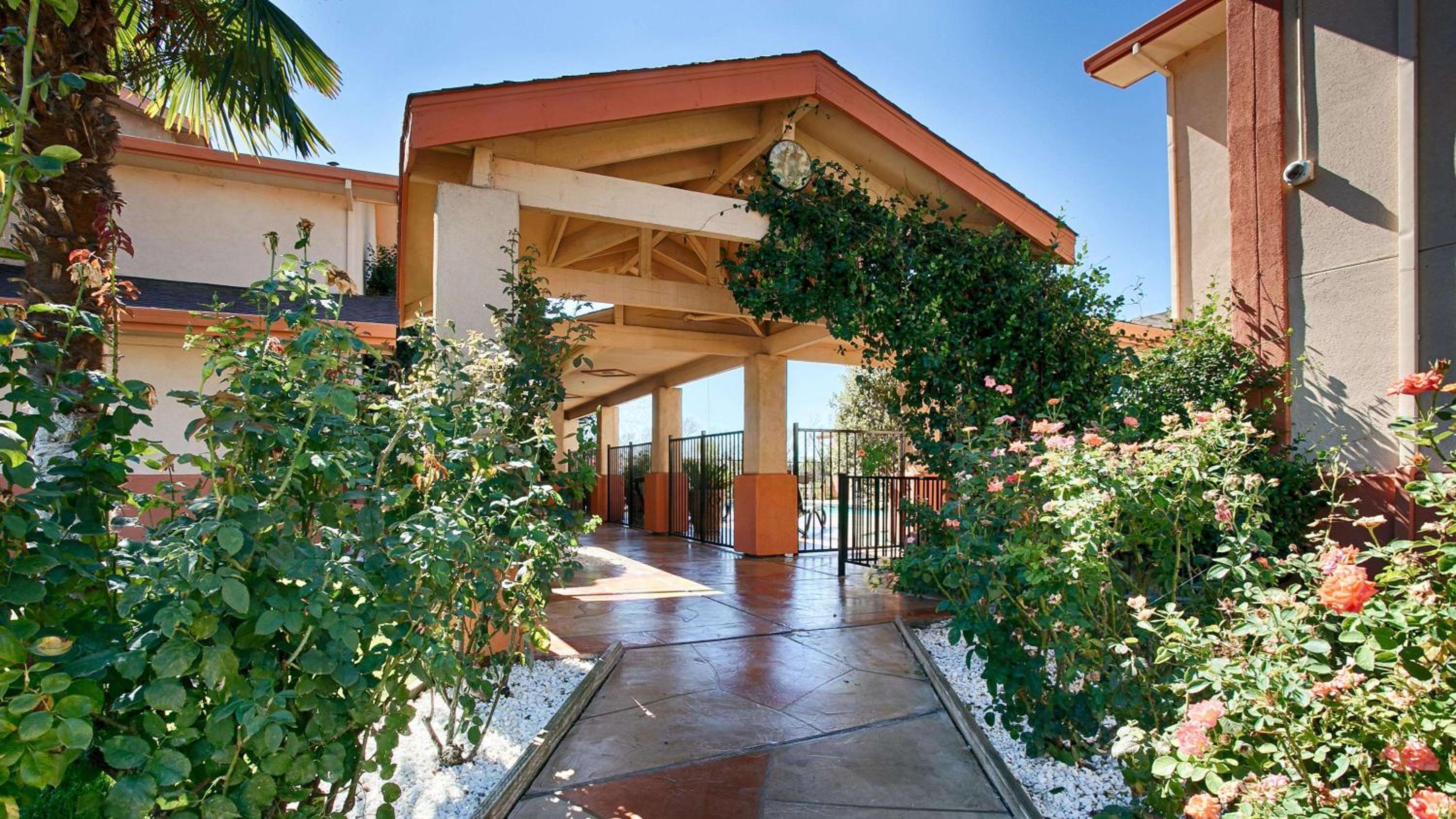 Red Bluff Vacations - Best Western Antelope Inn  Suites - Property Image 1