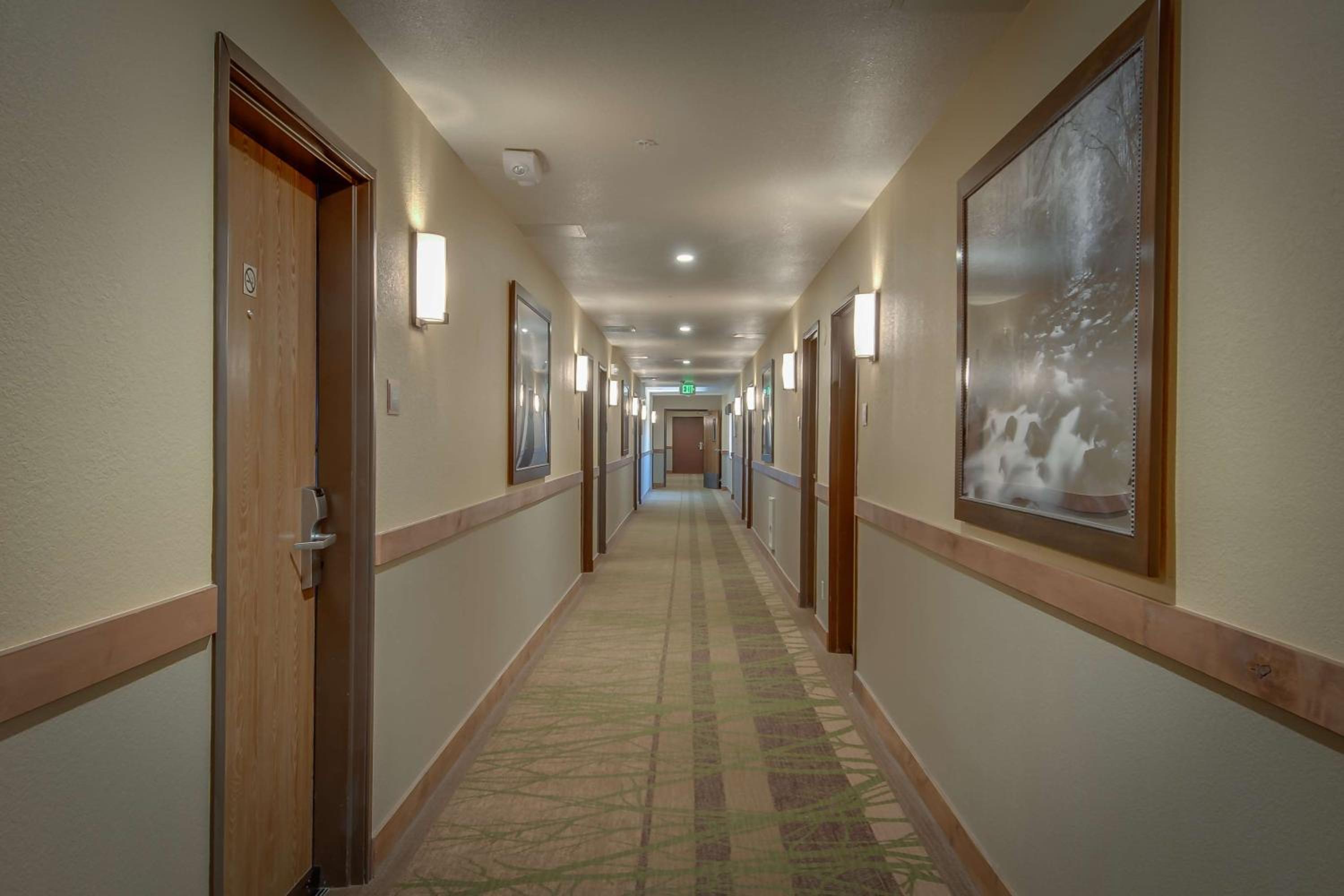 Lake Tahoe Vacations - Best Western Plus Truckee-Tahoe Hotel - Property Image 7