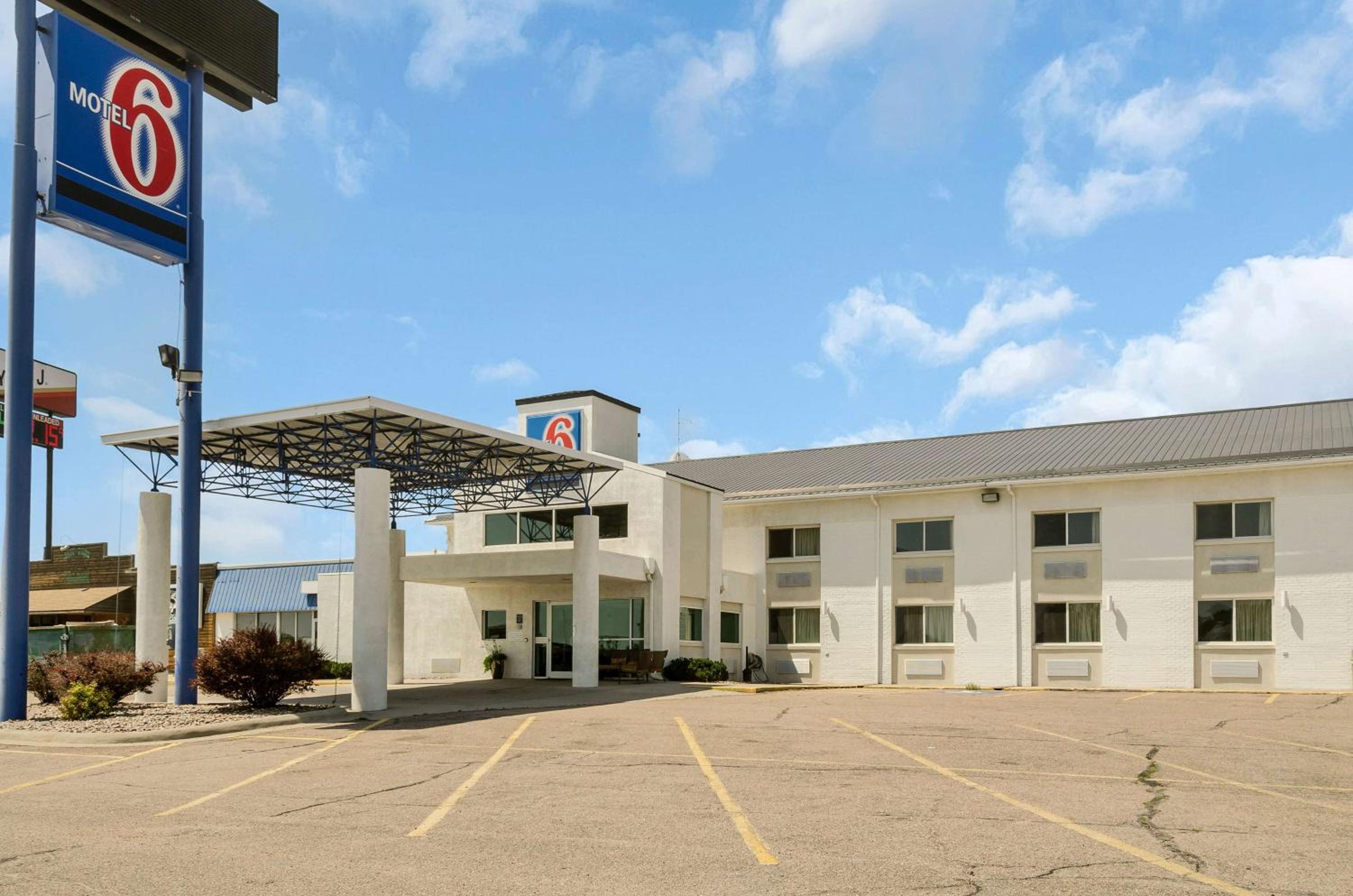 Ogallala Vacations - Motel 6-Big Springs, NE - Property Image 1