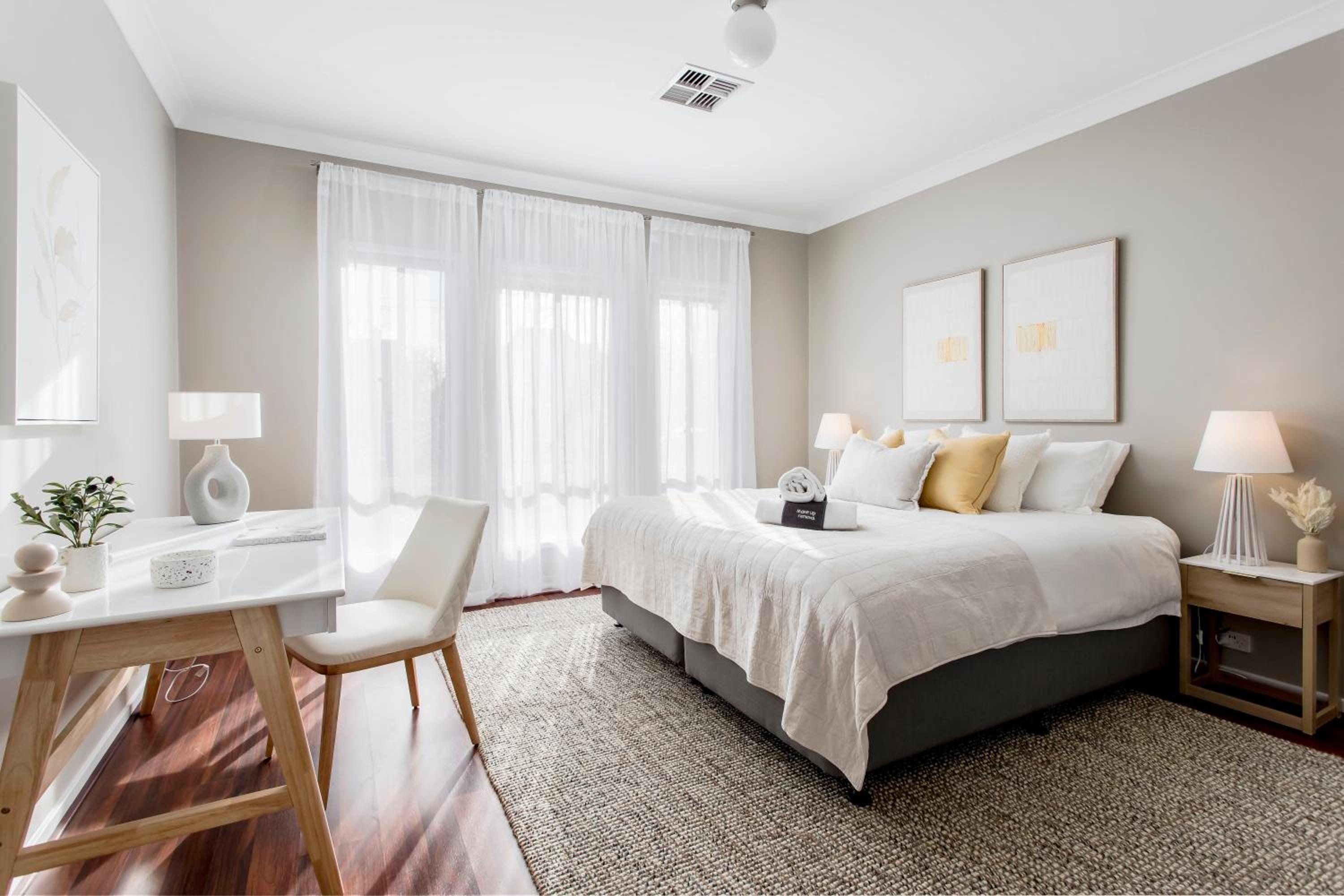 Expansive 5-Bed Stunner for Corporate &Families