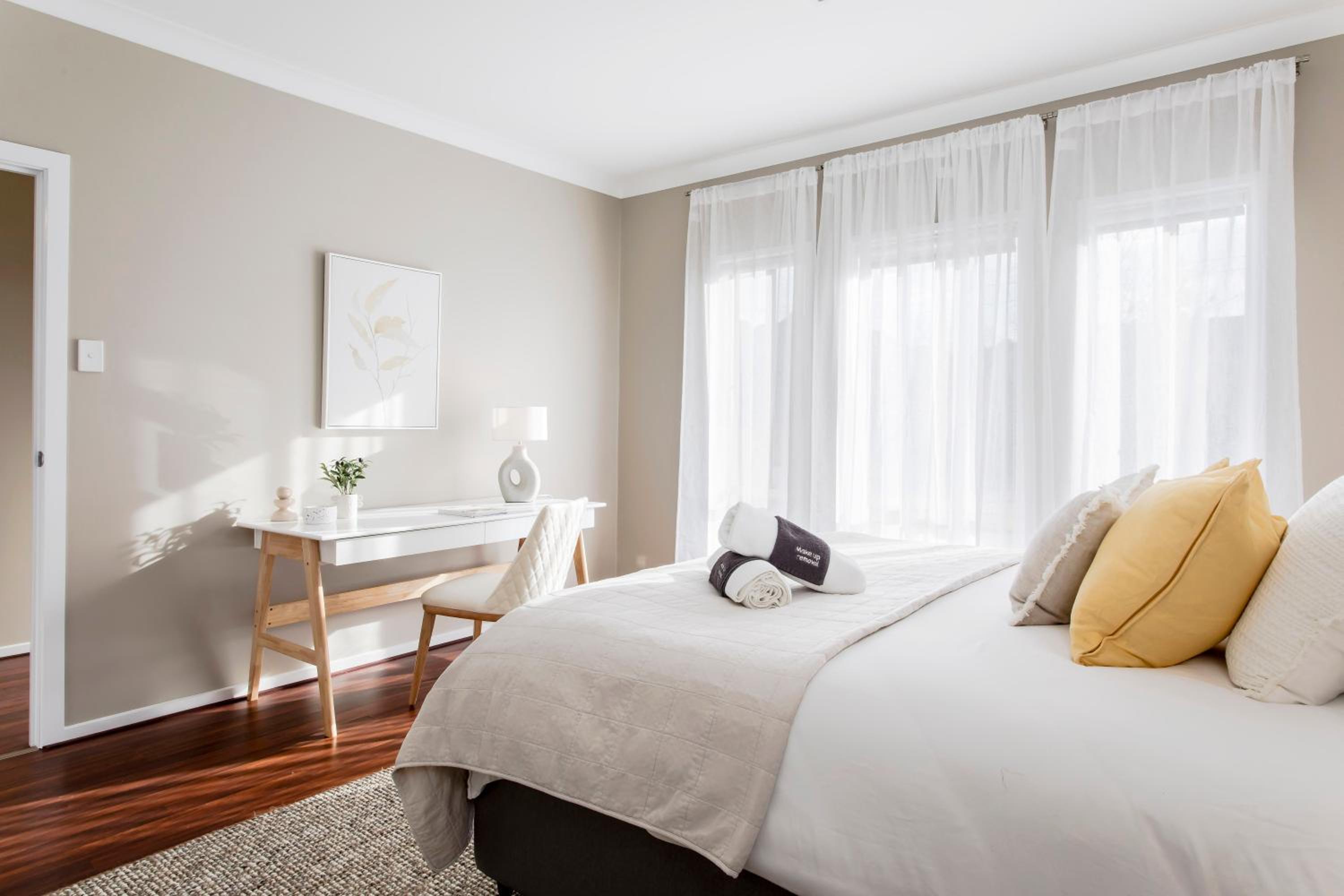 Expansive 5-Bed Stunner for Corporate &Families