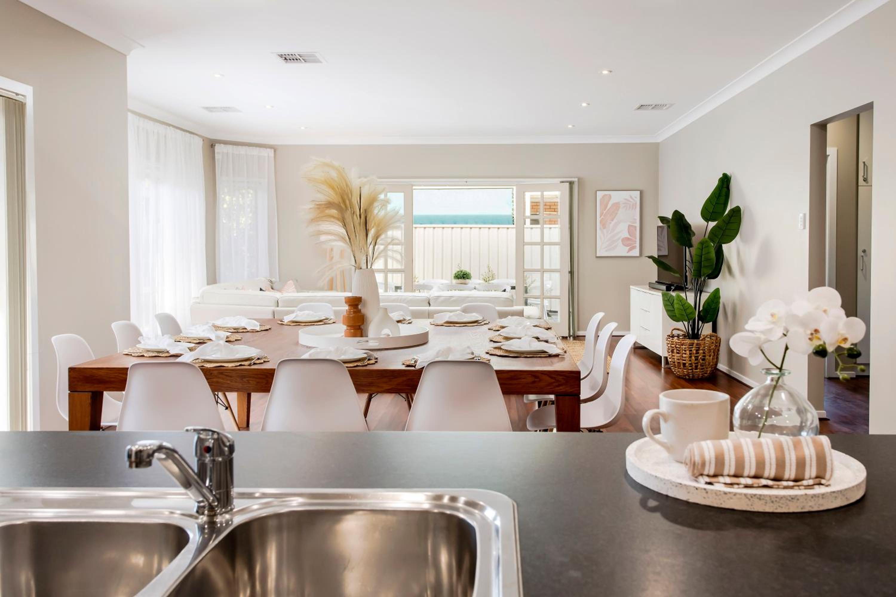 Expansive 5-Bed Stunner for Corporate &Families