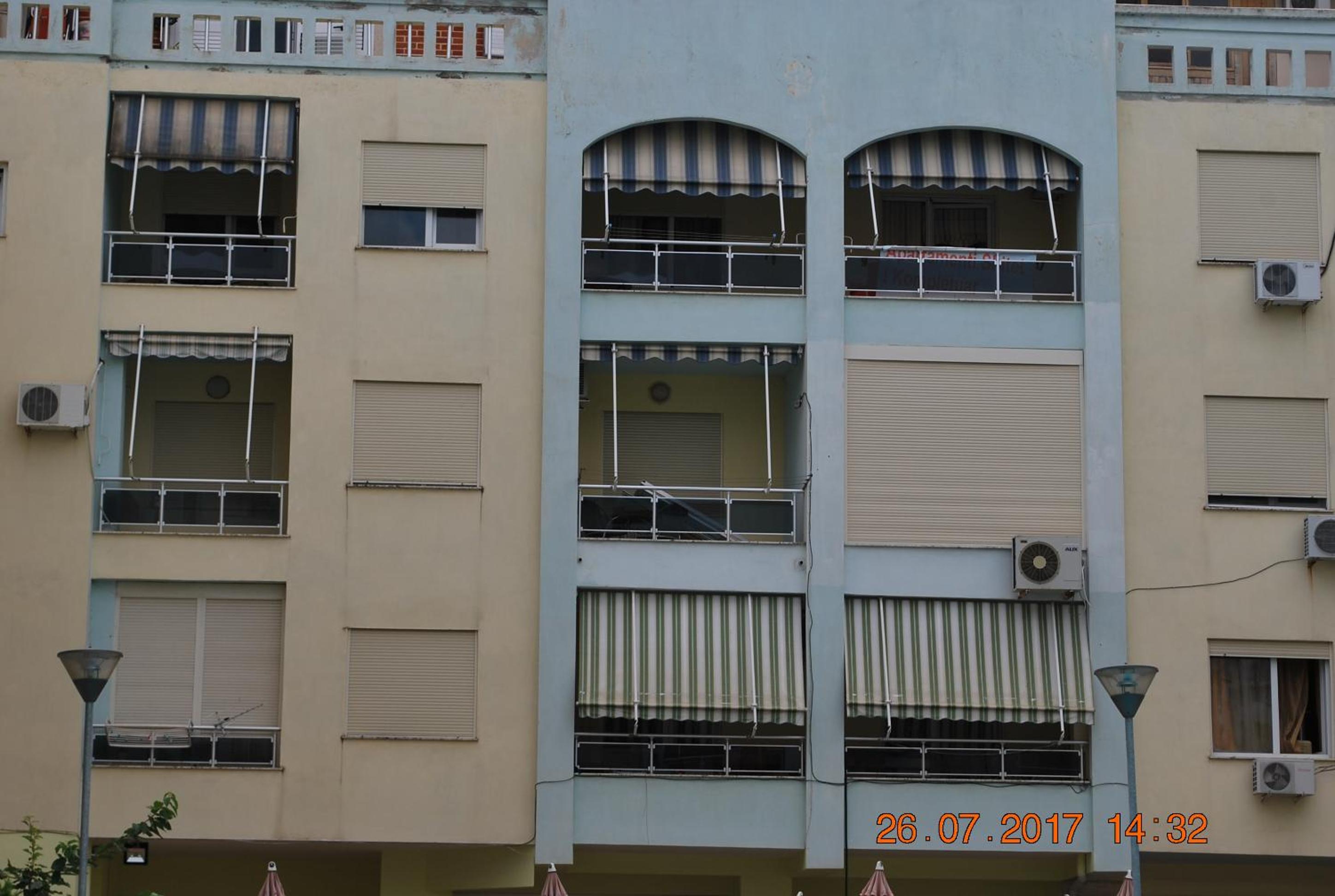 Arbi's Pool View Apartment