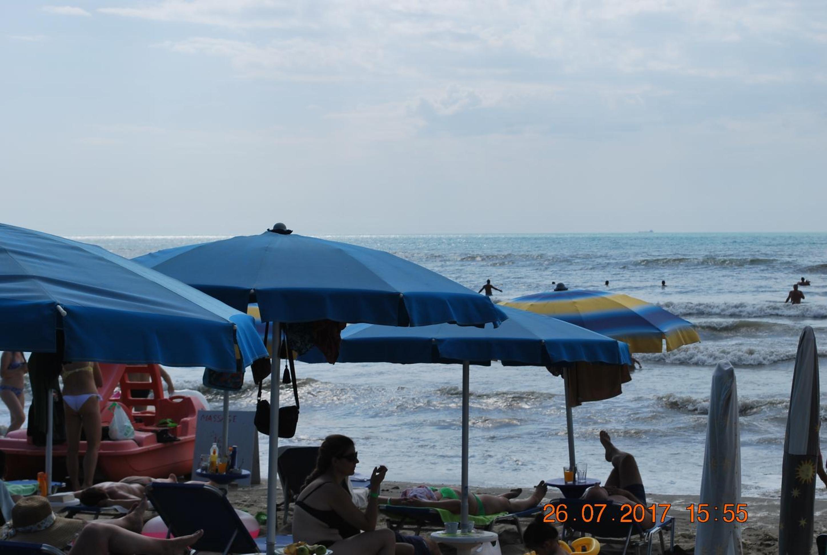 Arbi's Pool View Apartment