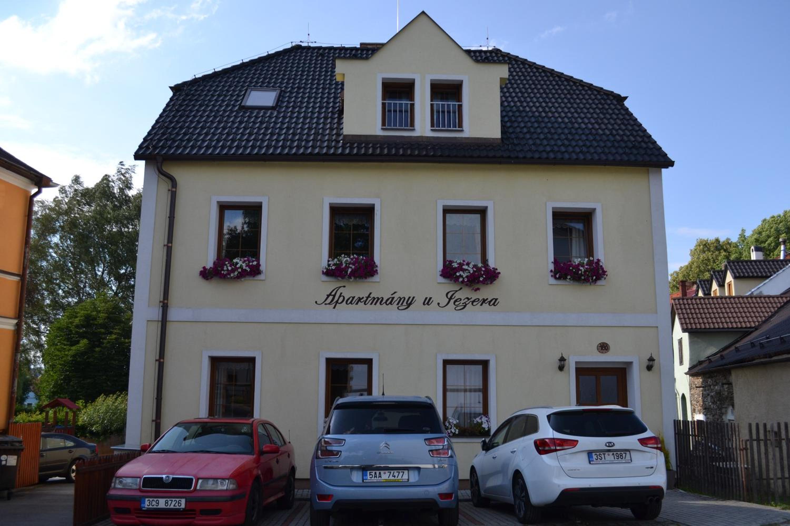 Hotel Apartmány U Jezera Na Náměstí - Image 1