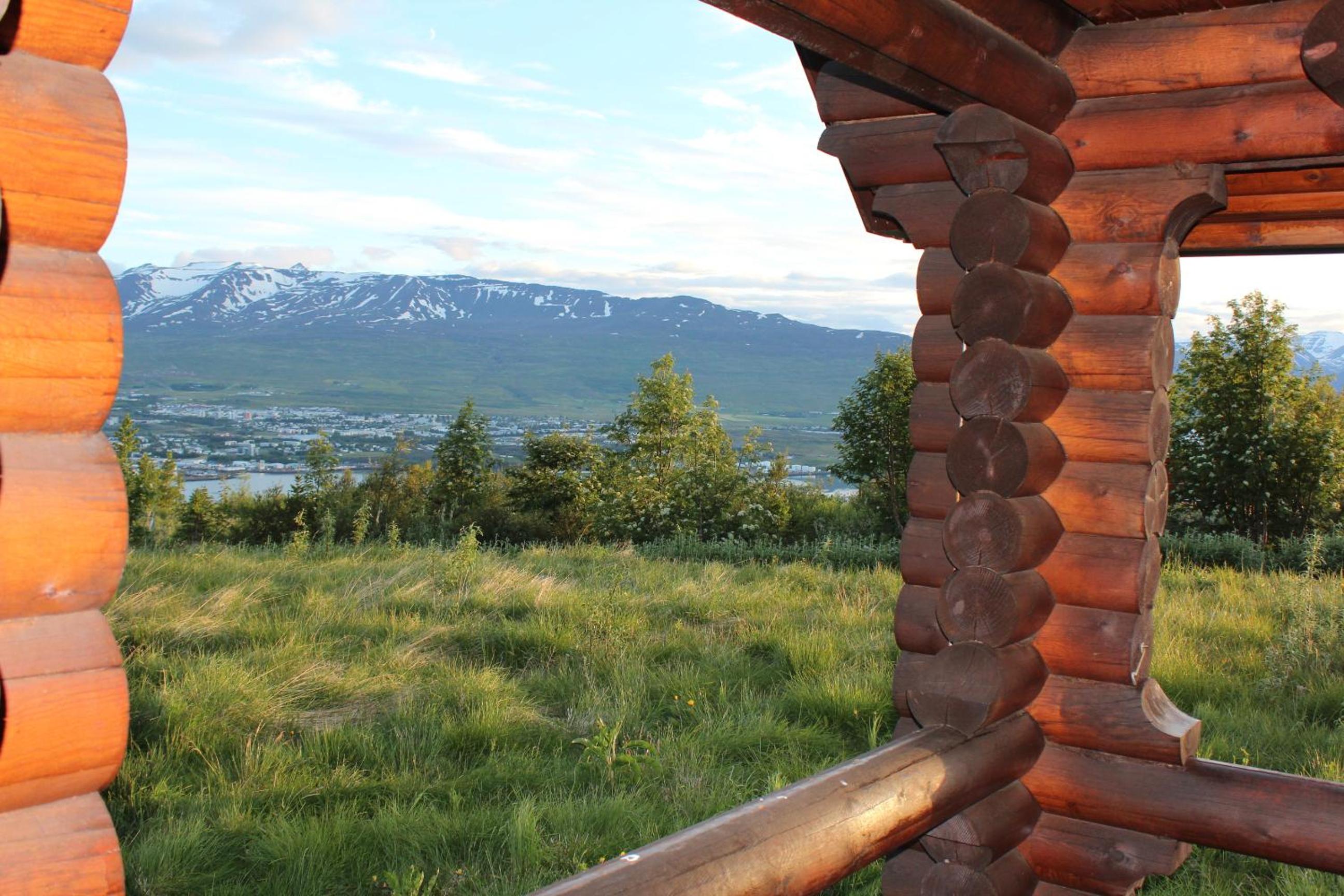 Akureyri Log Cottage