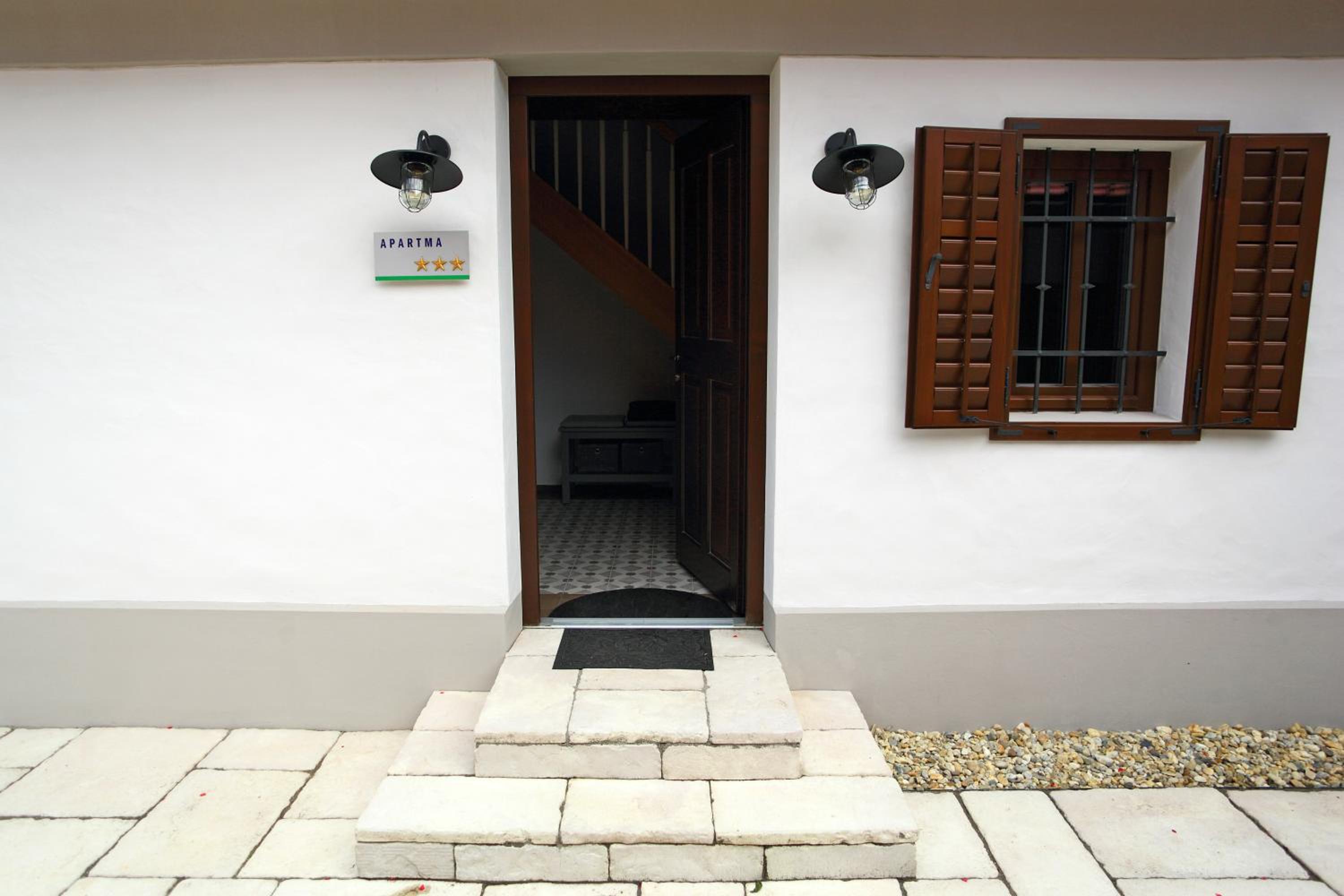 Photo 32