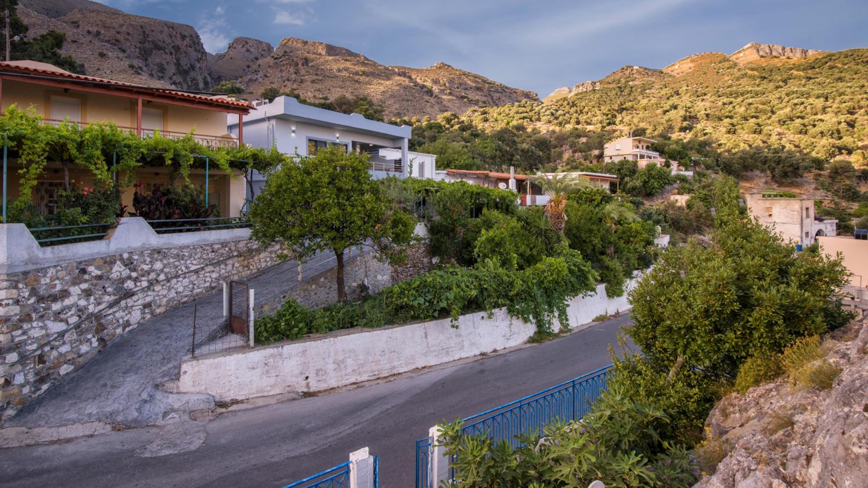 Spacious Maistrali Villa, private pool & garden view 4