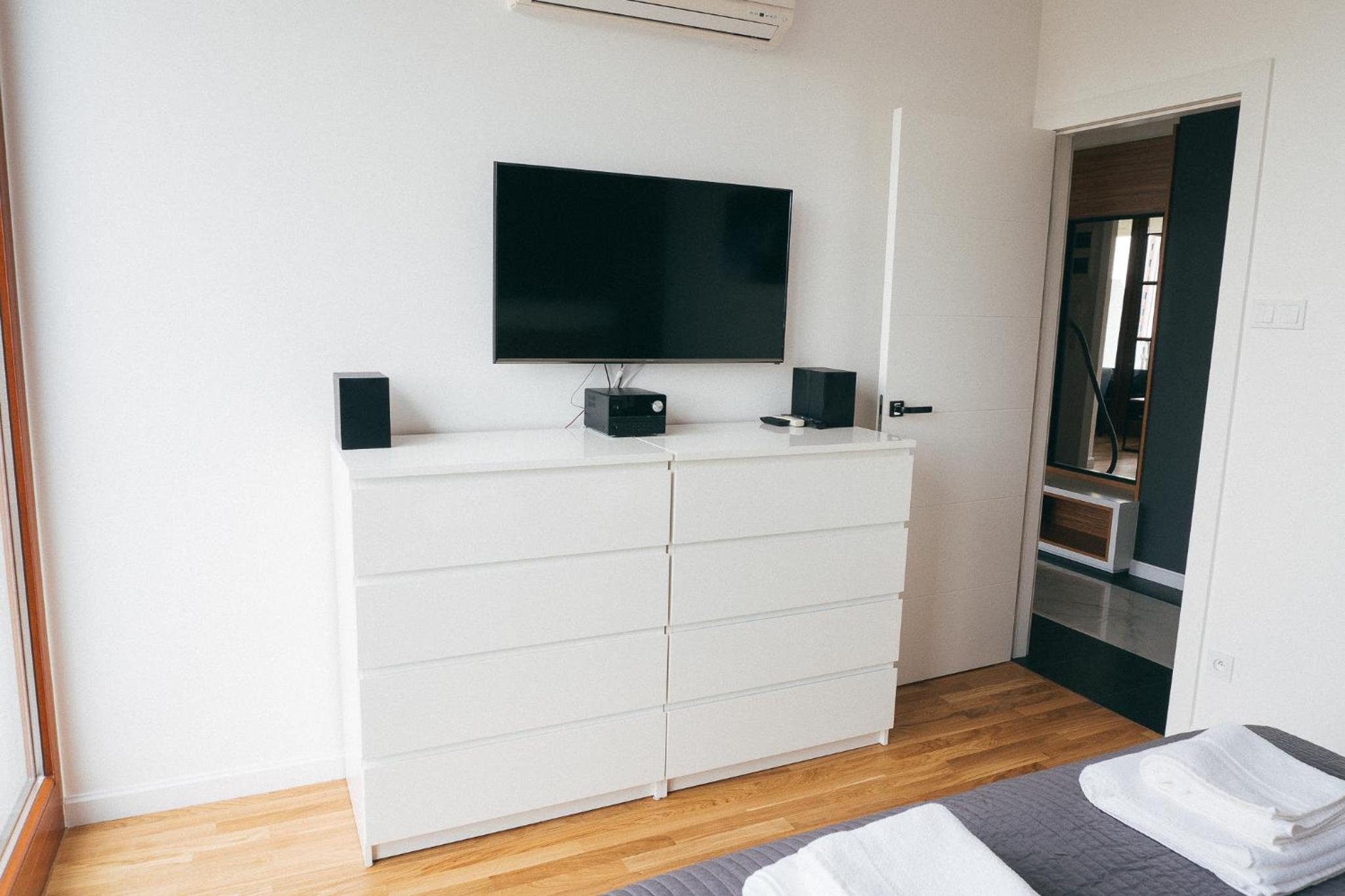 Grey Apartment Kołowa view 2