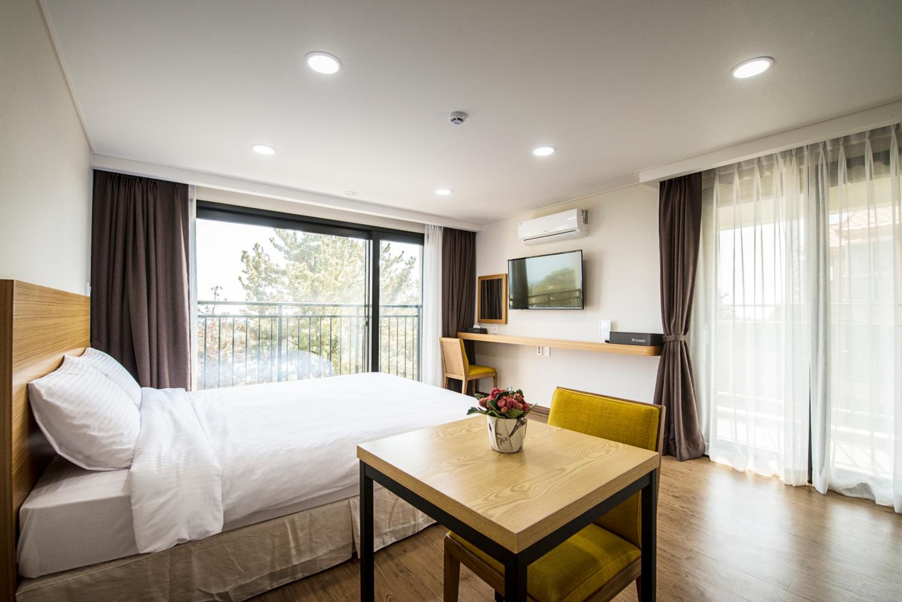 W Ocean Pension