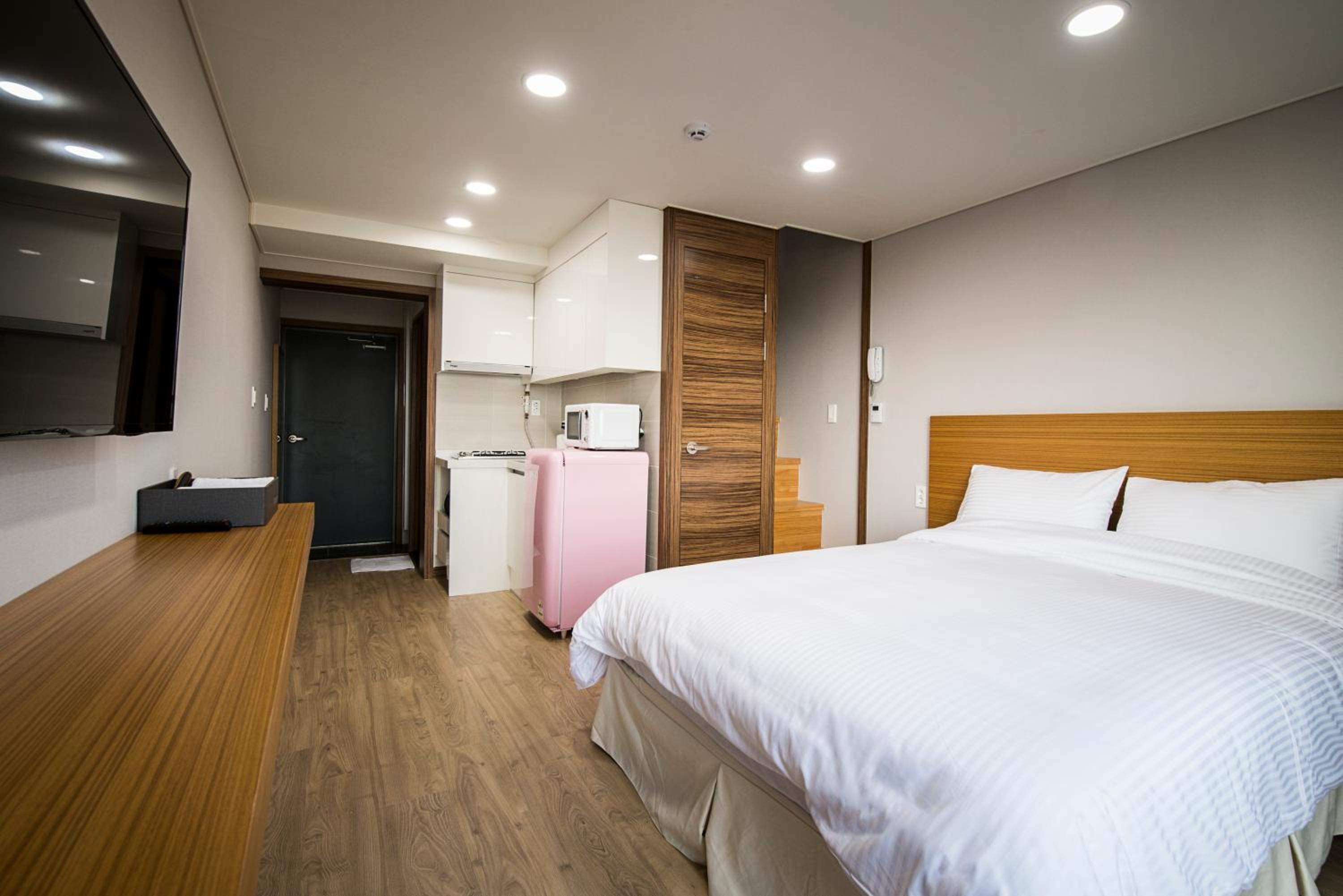 W Ocean Pension
