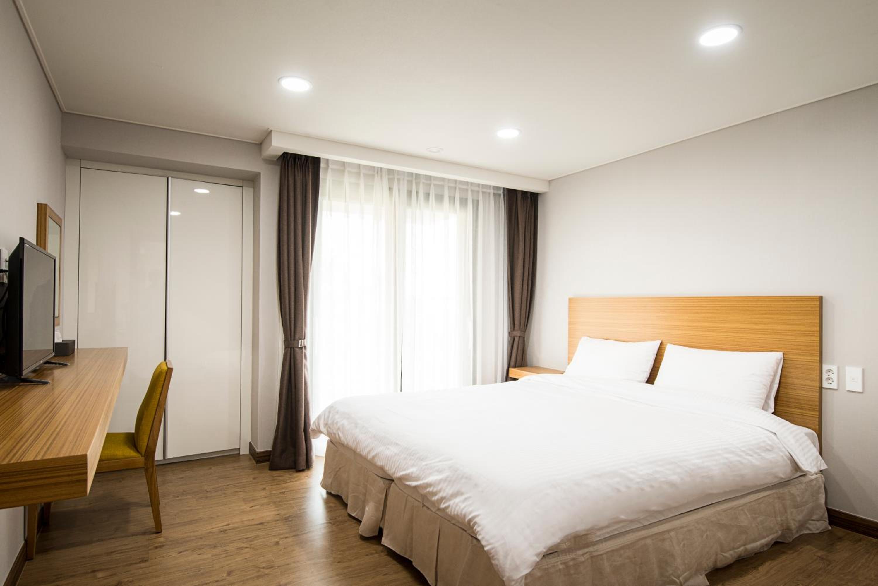 W Ocean Pension