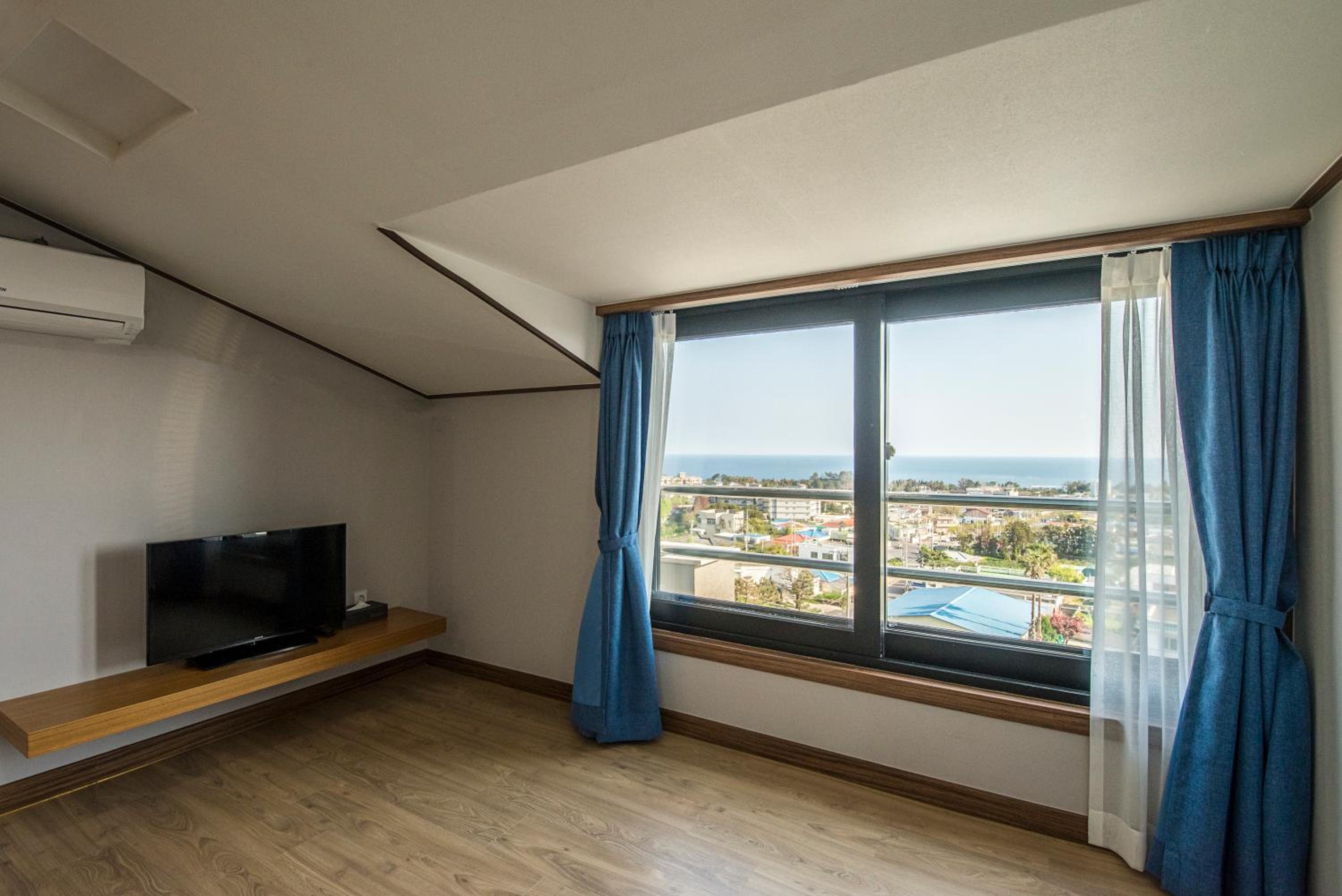W Ocean Pension