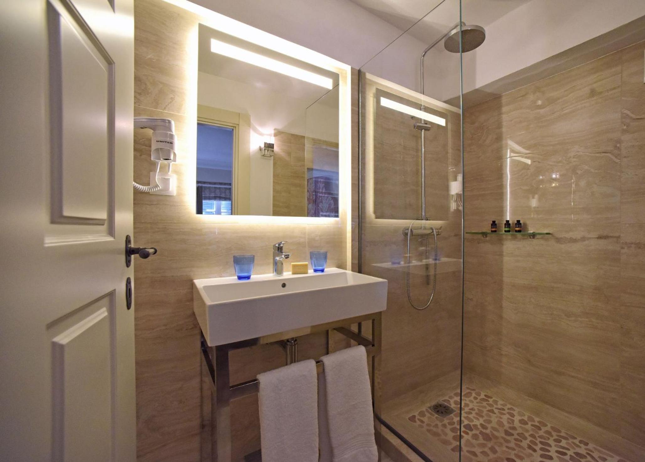Durrell Liston Suites view 3
