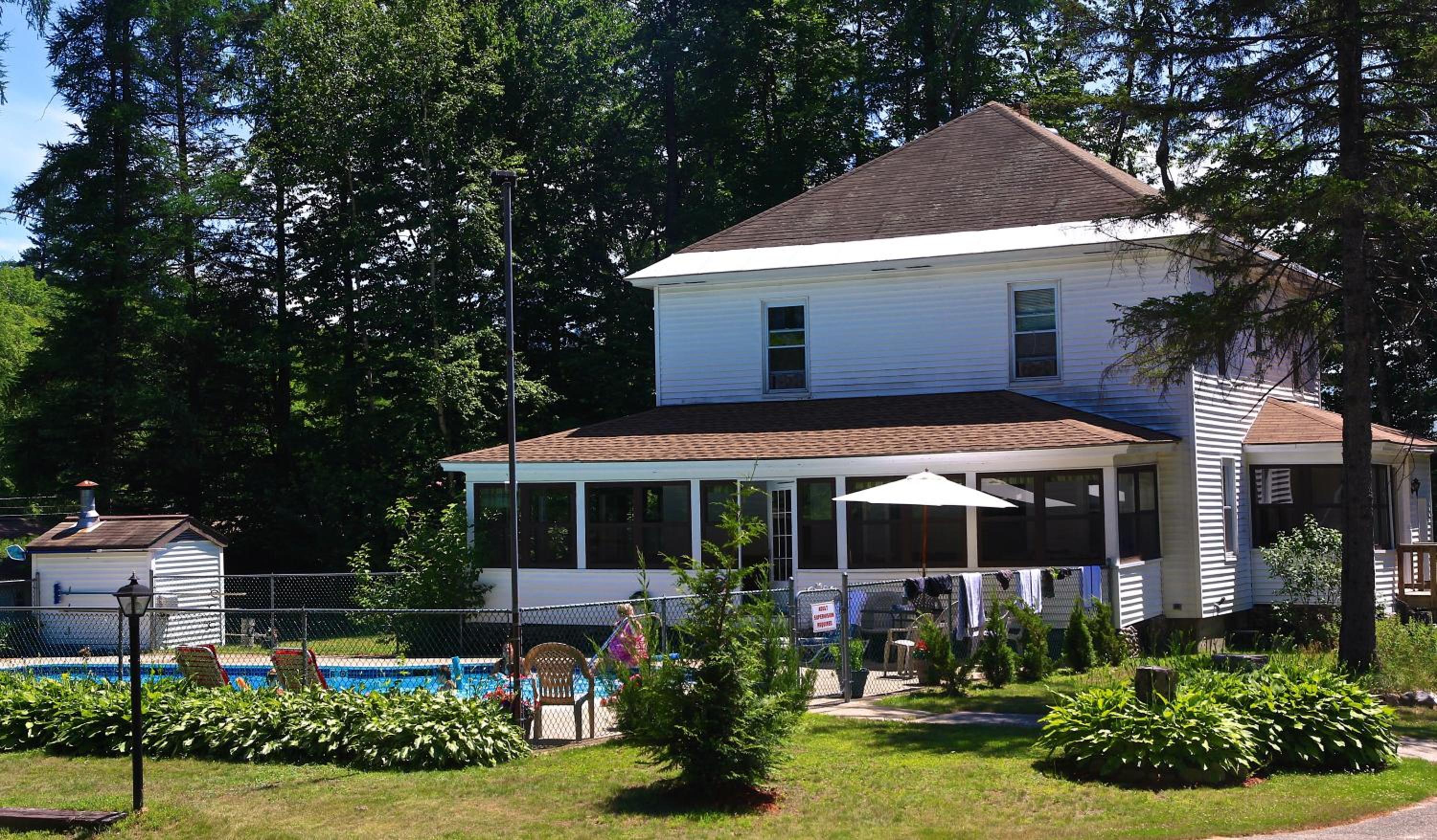 Hotel Profile Motel & Cottages - Image 1