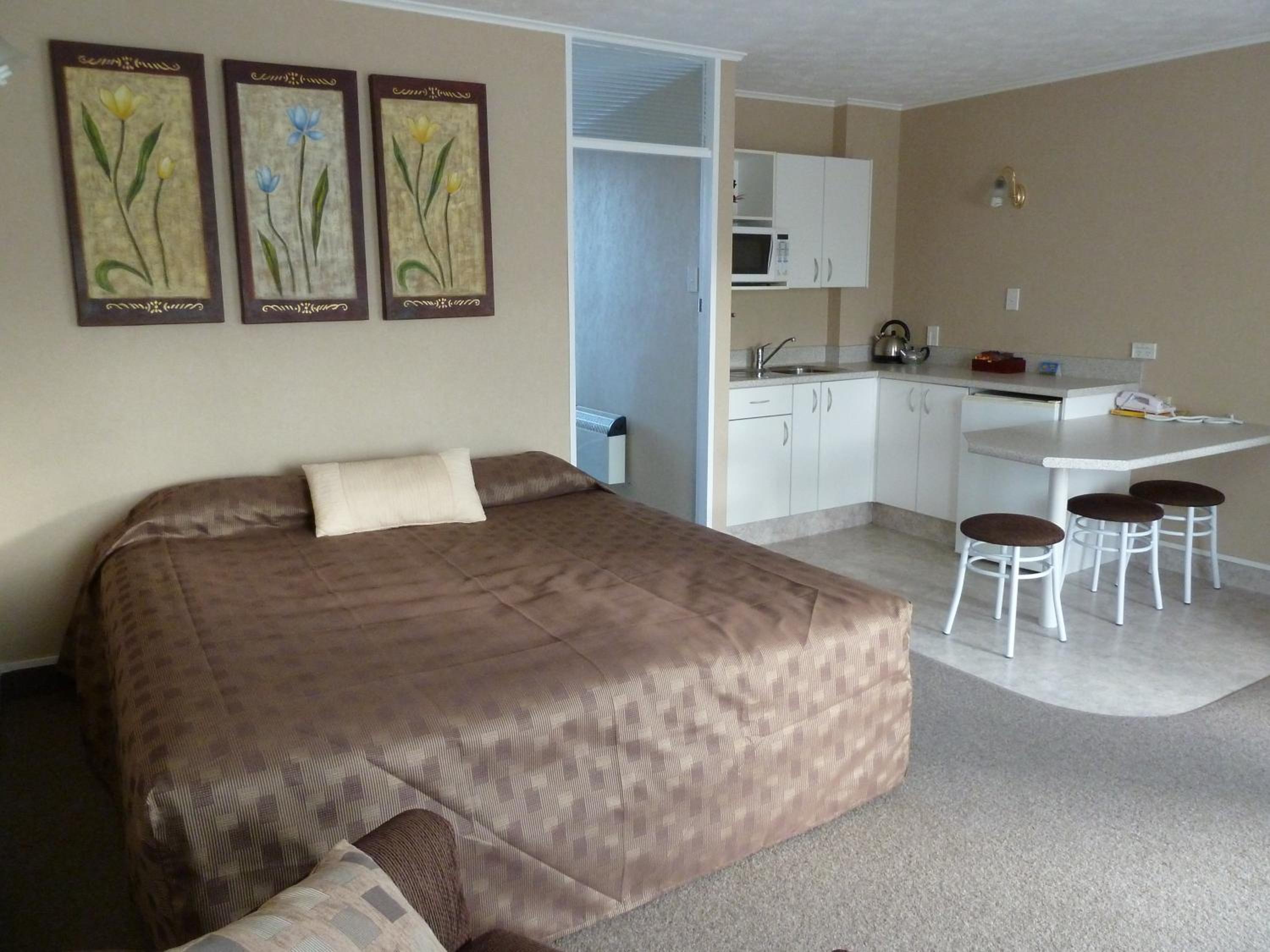 Monarch Motel