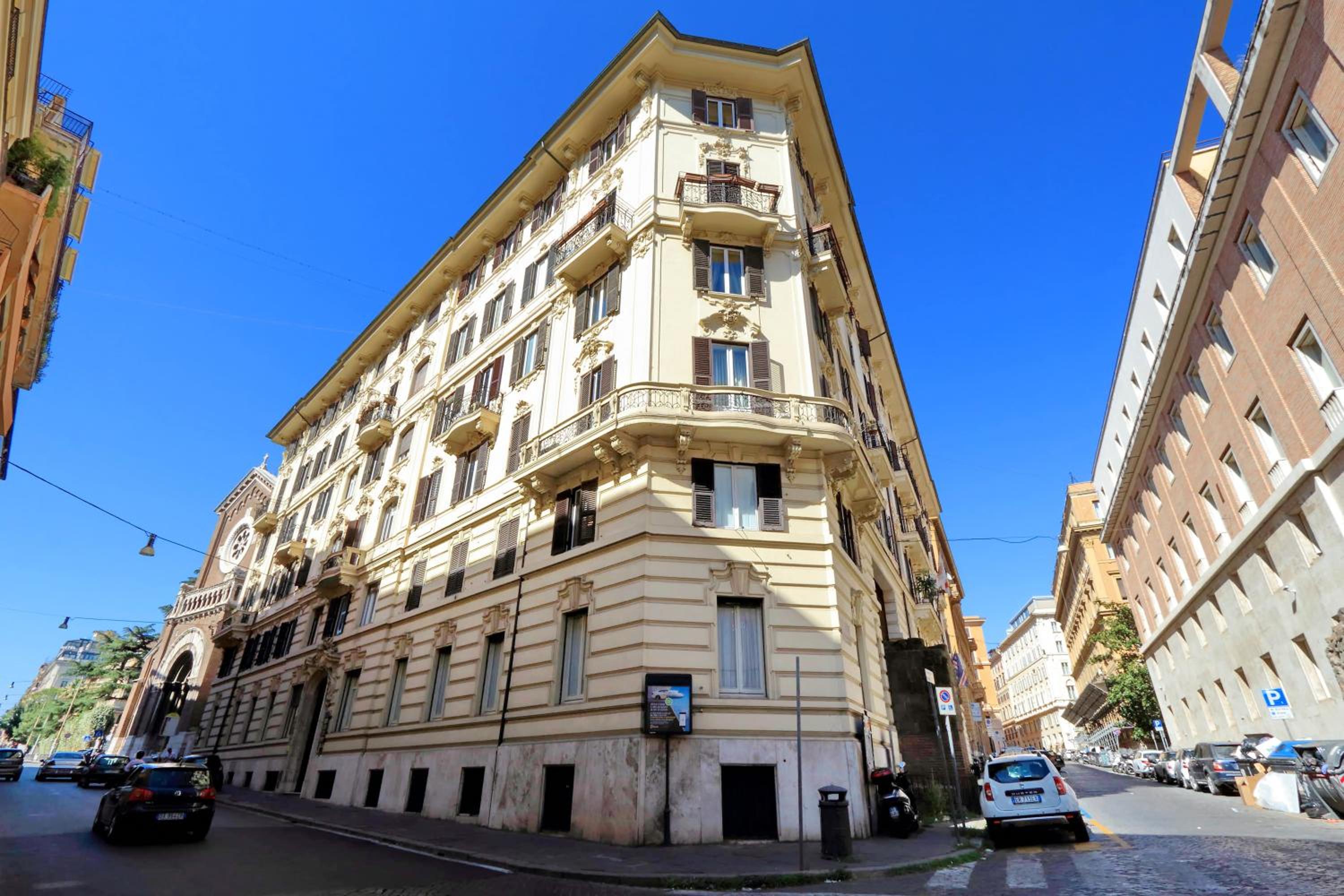 Prestigious Apartment Via Veneto