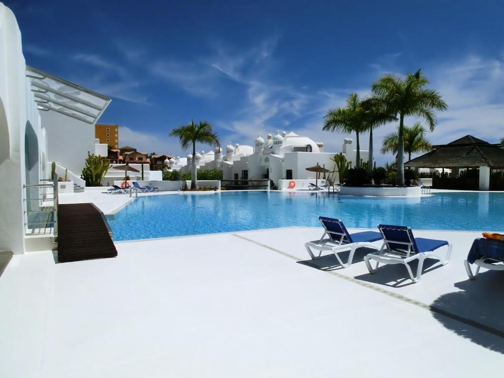 BLU PARADISE COSTA ADEJE - Heated Pool view 5