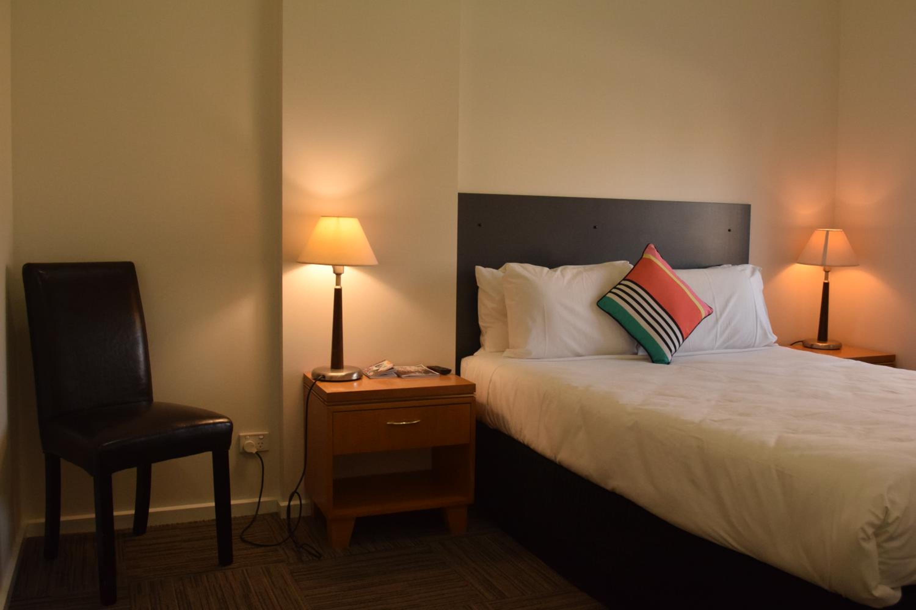 CROWN CENTRAL BUSINESS DISTRICT Motel