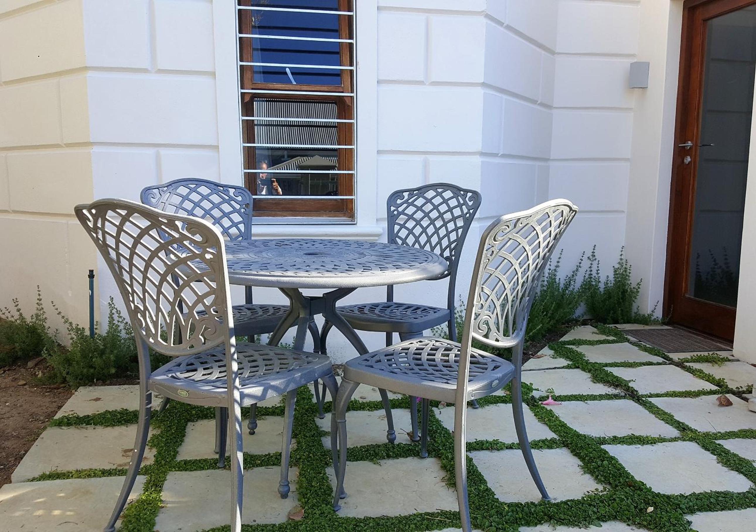 Cheviot Place Garden Apartment with Private Entrance