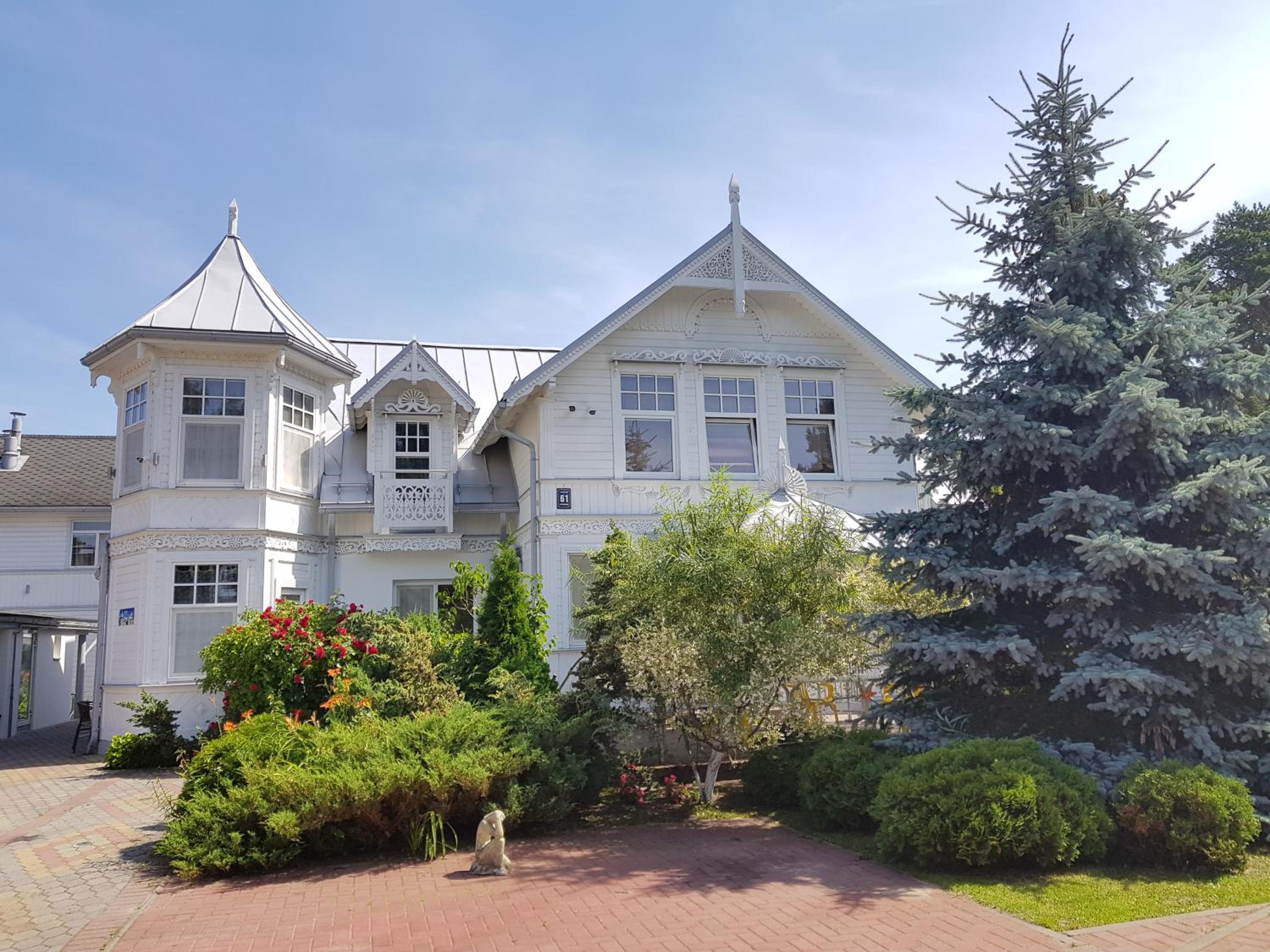 Hotel Naiza Guesthouse and Apartments - Image 1