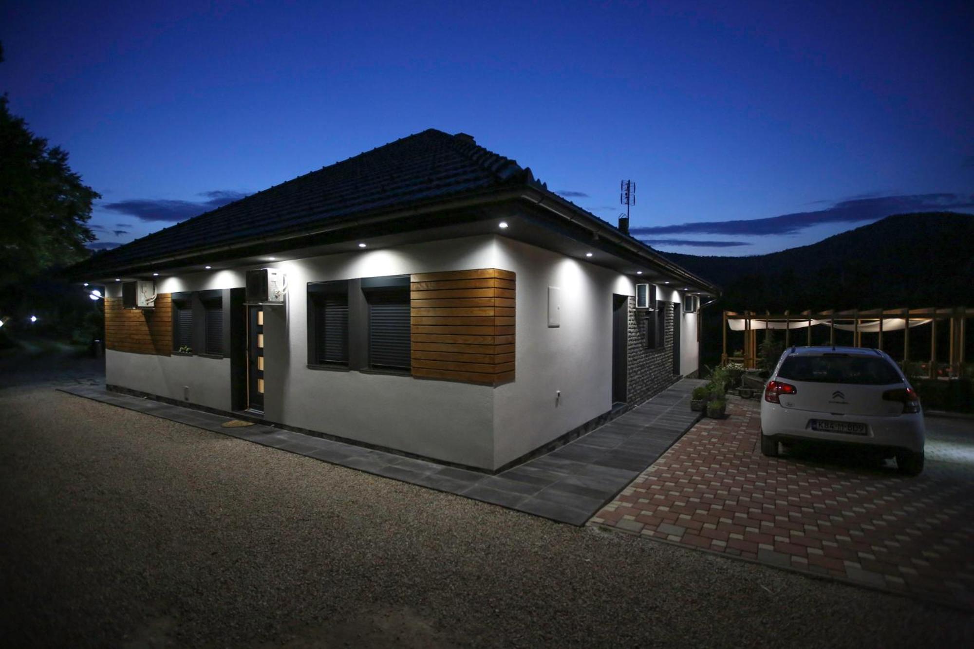 Apartments Oeneus