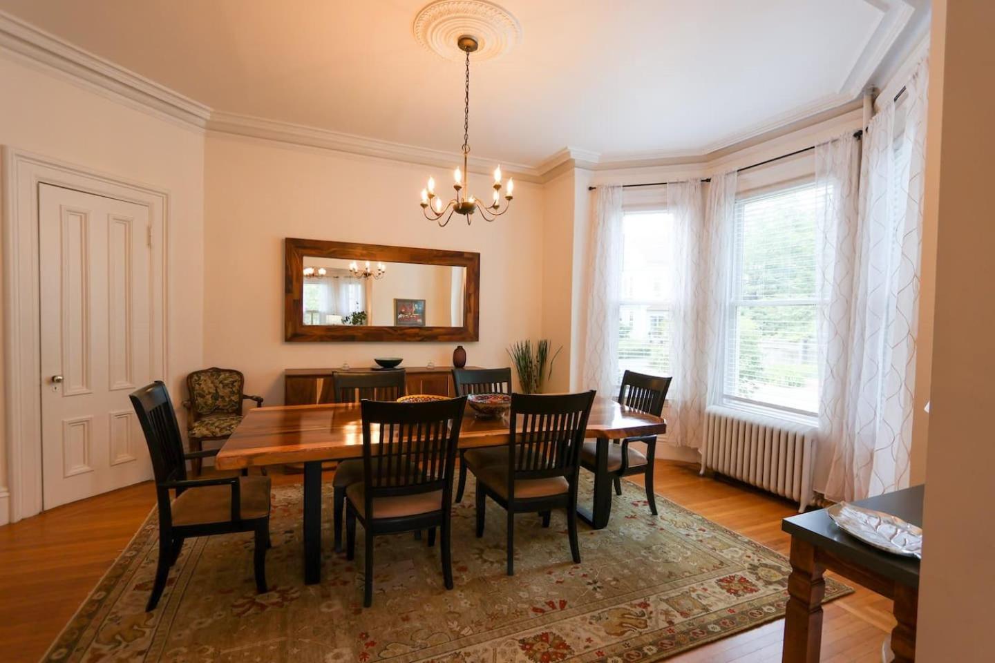 Over-sized 2levels, 3b-2ba, Victorian, Patio, Pkg