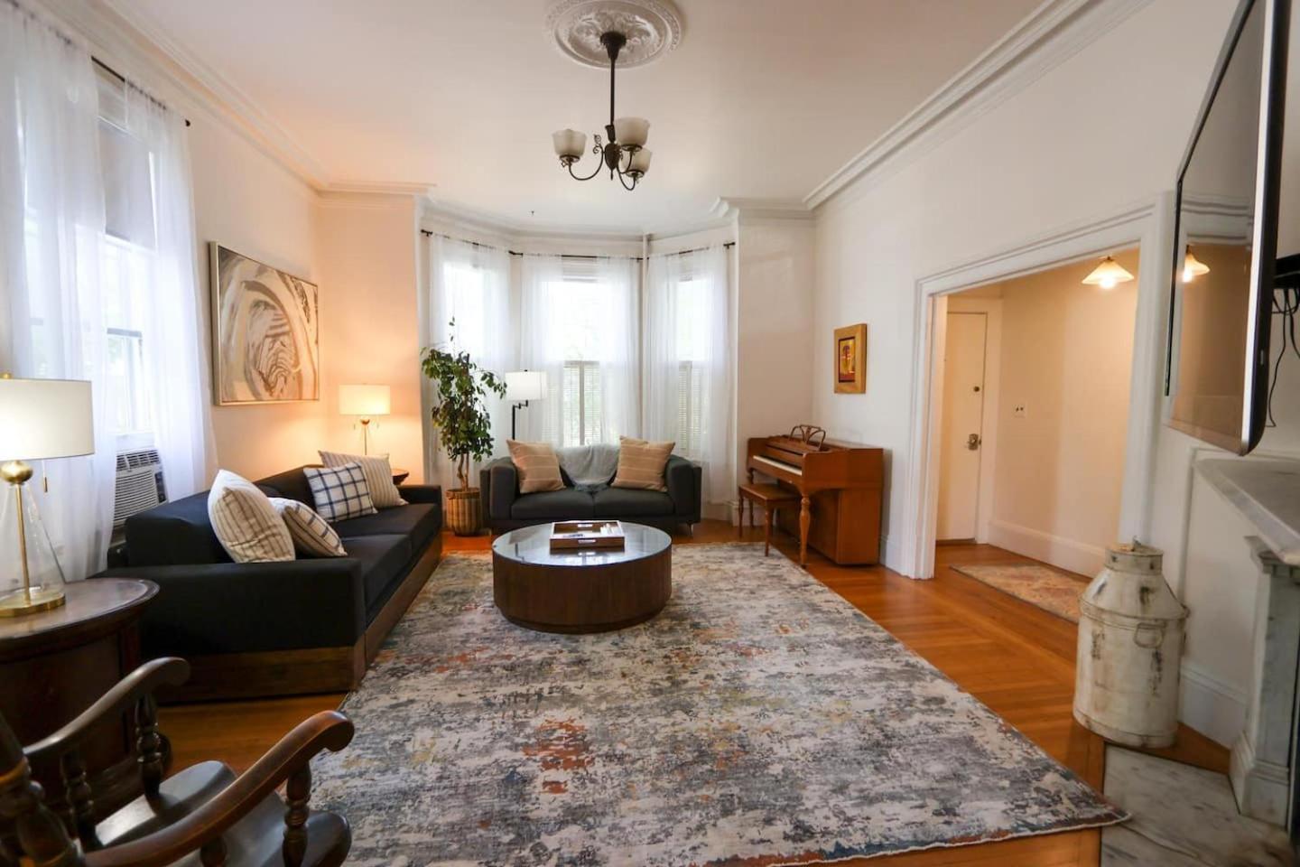 Over-sized 2levels, 3b-2ba, Victorian, Patio, Pkg