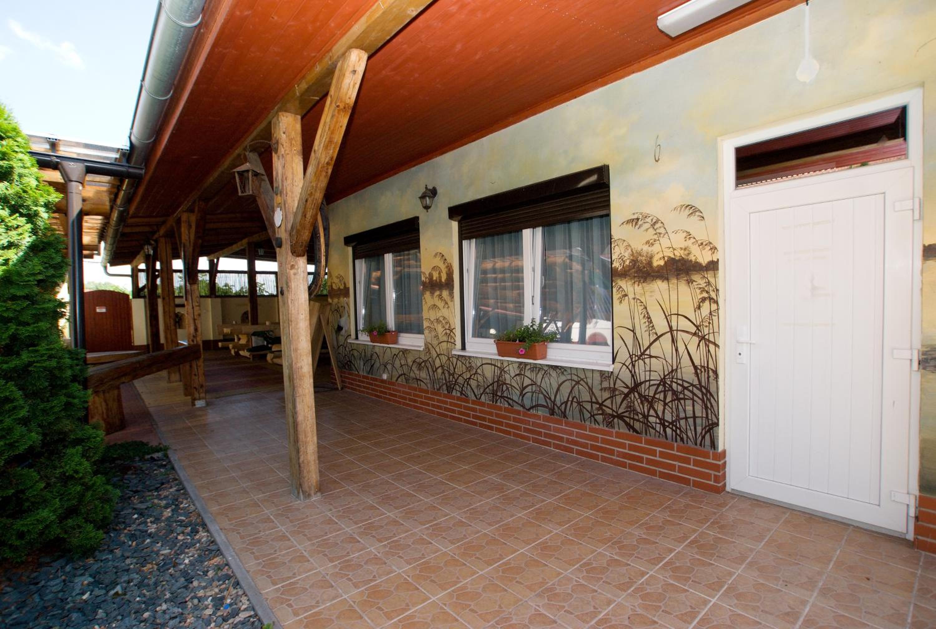 Penzion Kometa - rodinný pobyt u Novomlýnských jezer s komfortem, restaurací a dětskou zónou