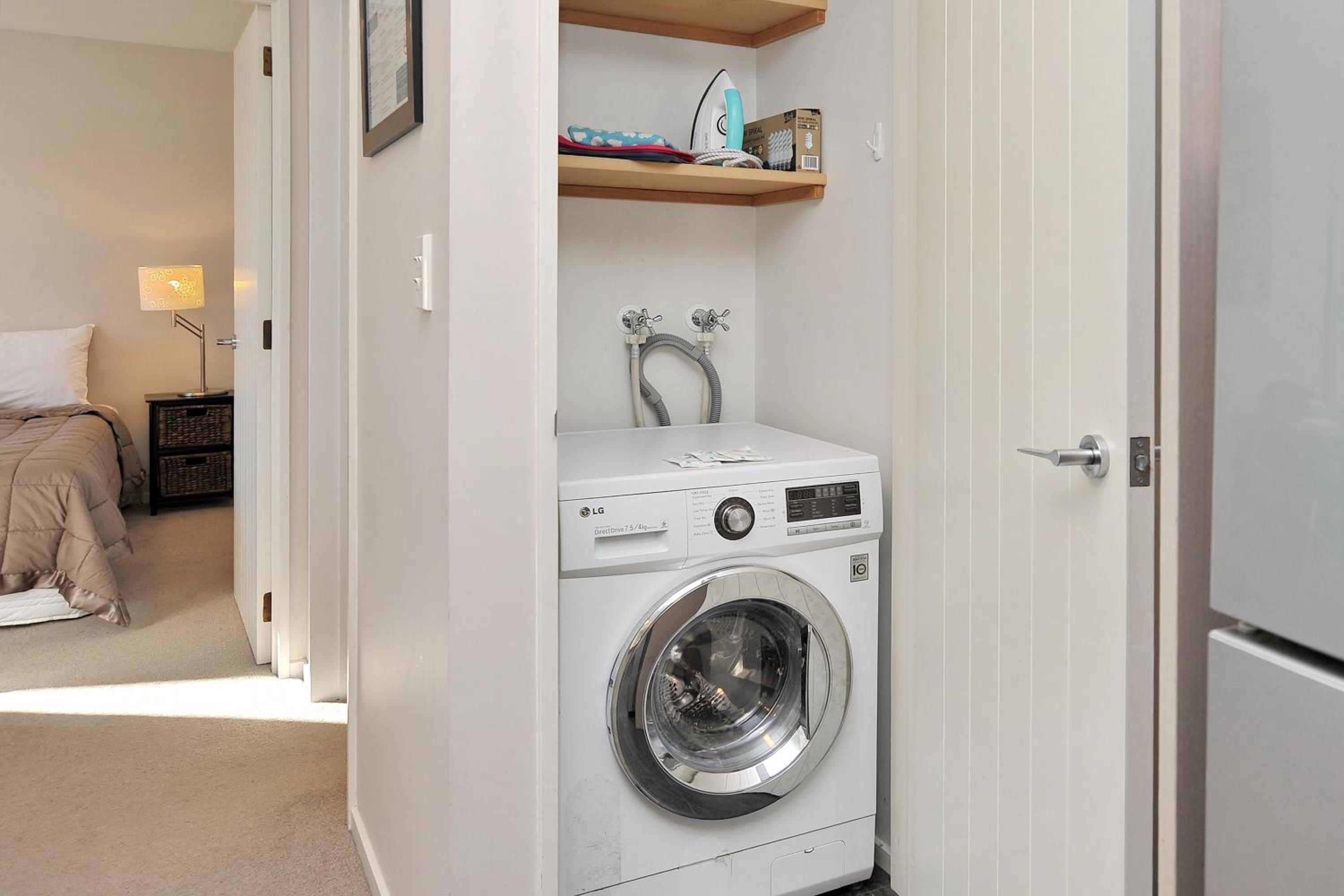 Apartment near Hagley Park with Secure Entry- Carlton Villa 3