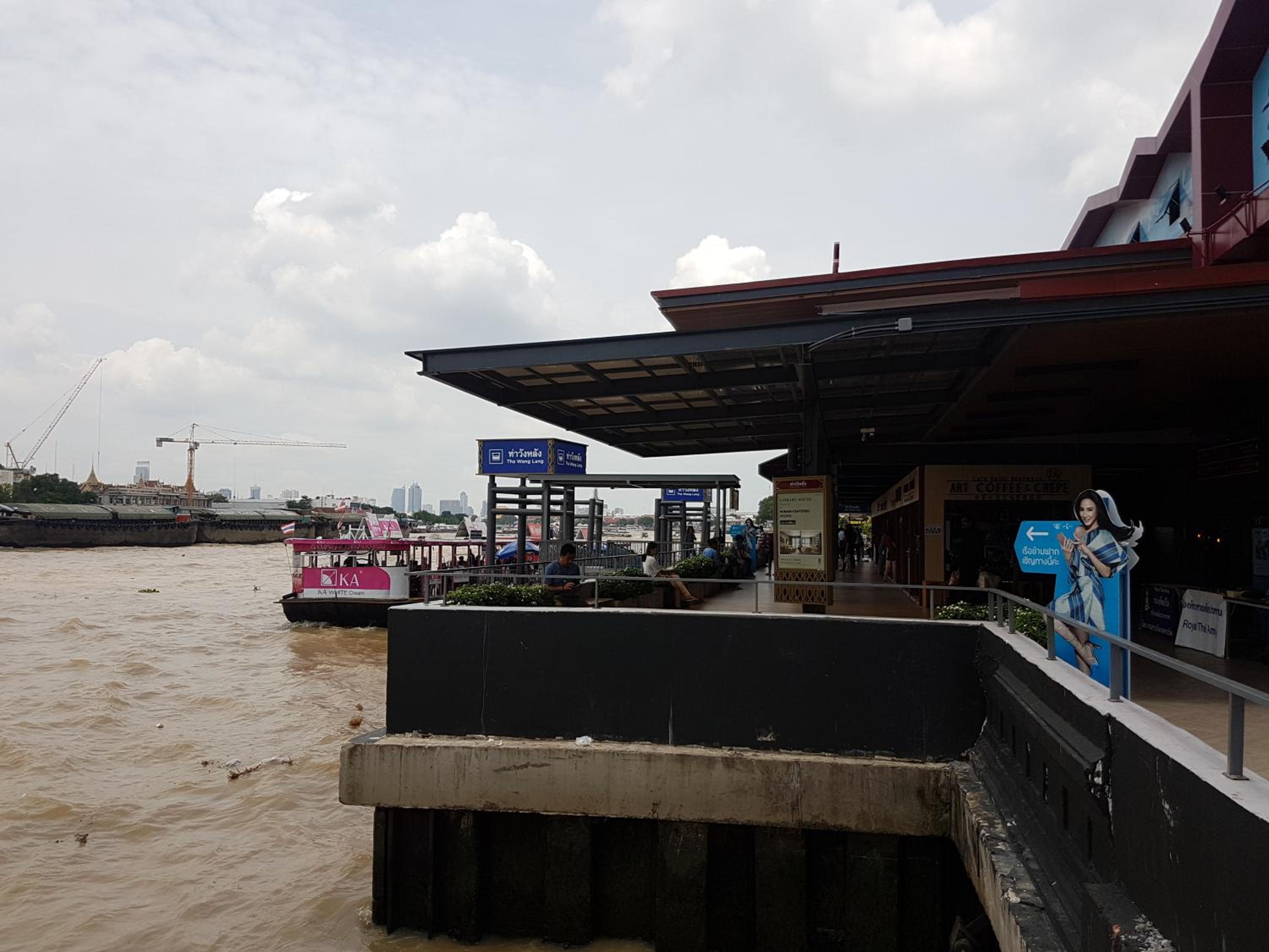 S.E.T Thanmongkol Residence