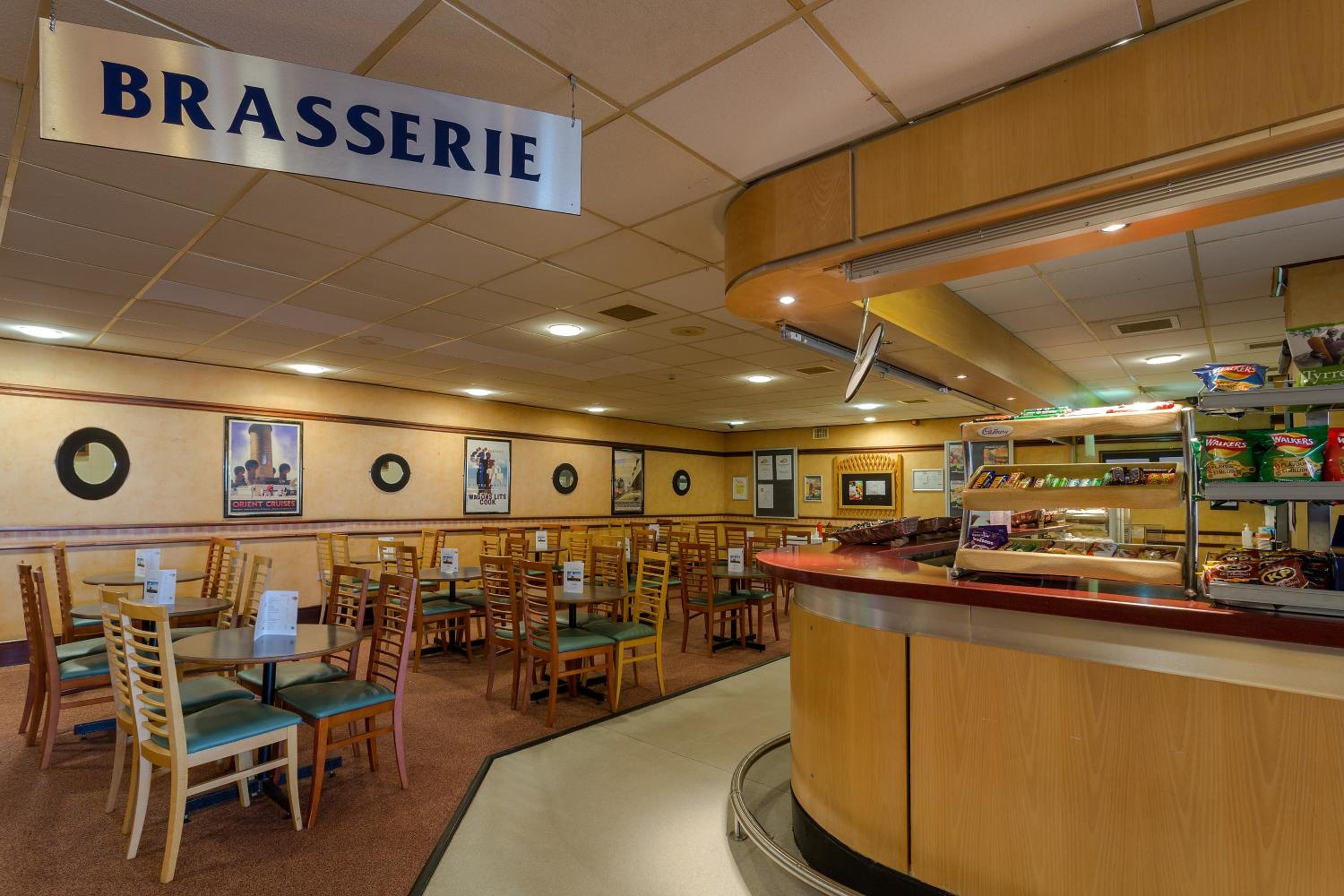Folkestone Vacations - The Grand Burstin Hotel - Property Image 2