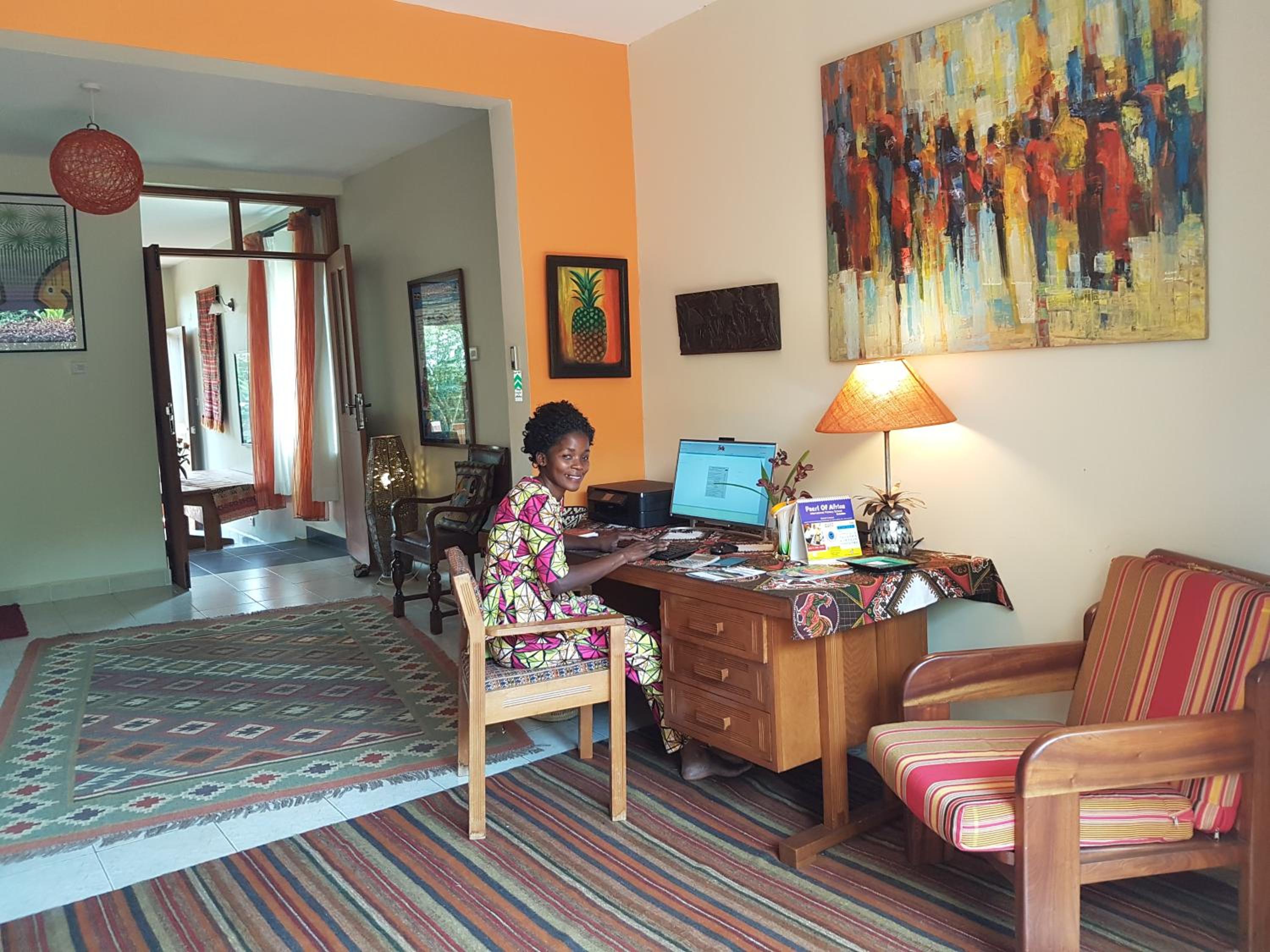 Pineapple Guest House Entebbe view 3