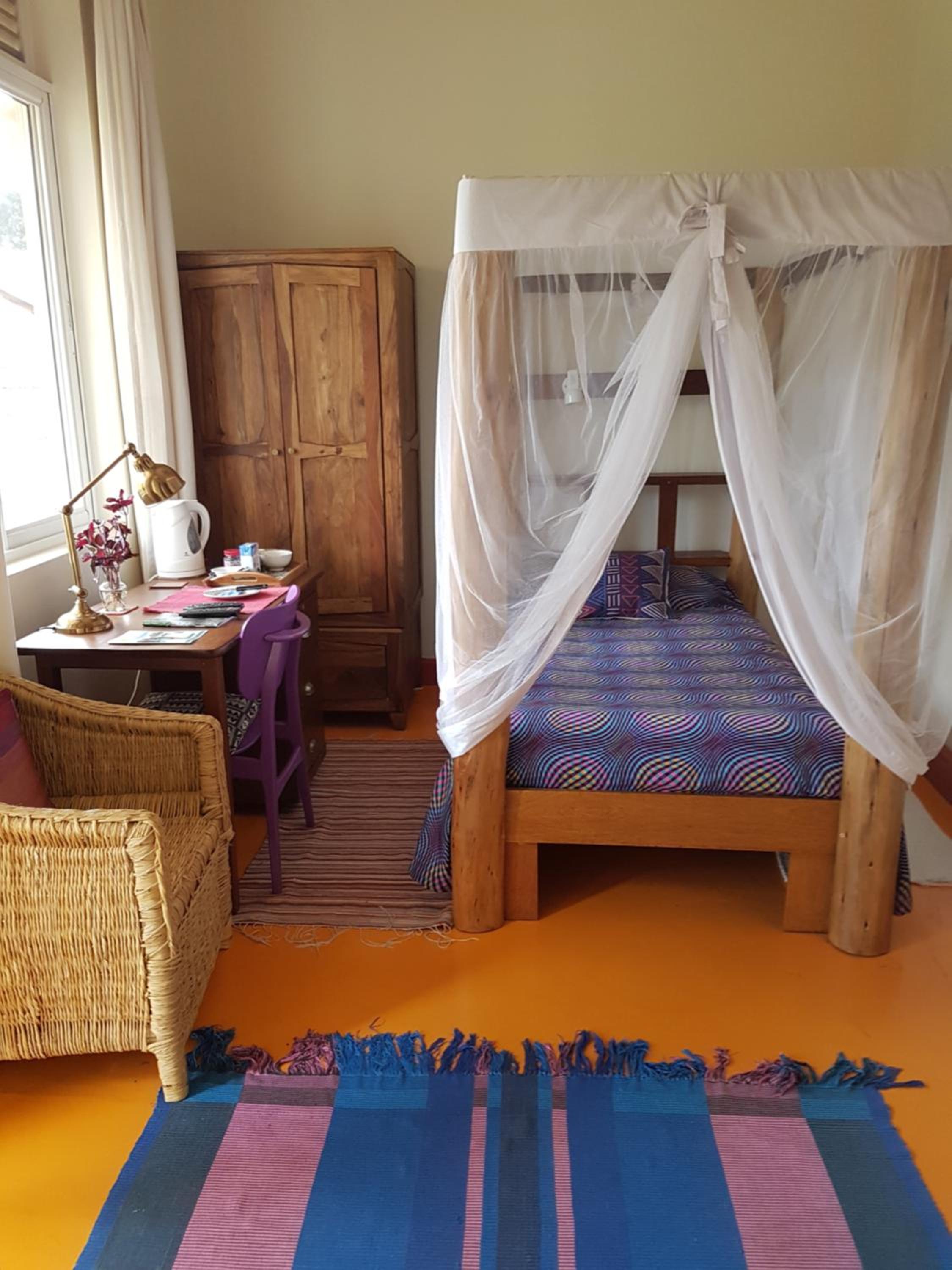 Pineapple Guest House Entebbe view 5