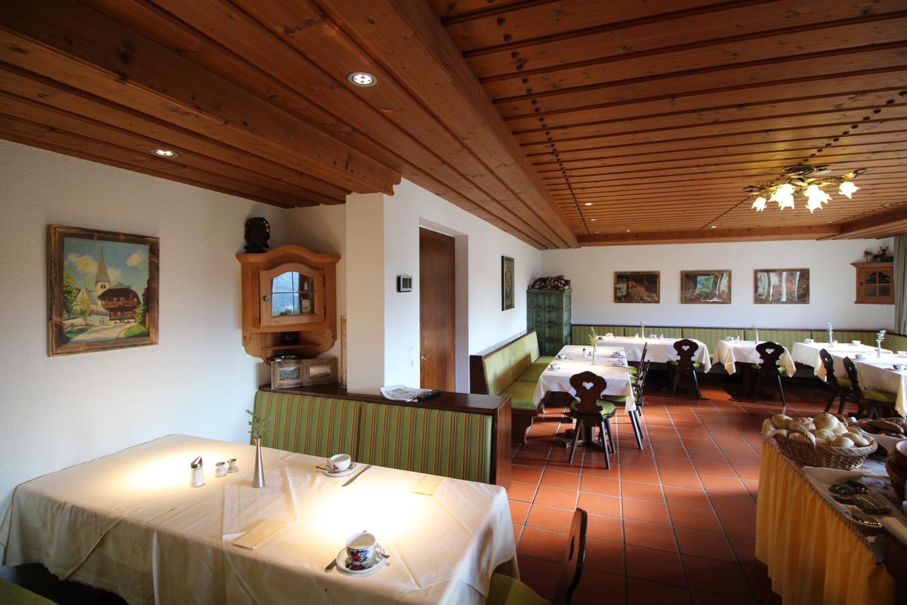 Pension & Appartements Ronacherhof -Mountain Hideaway Slopeside