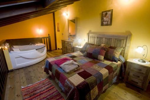 Casas Herrenales de Ulaca view 3