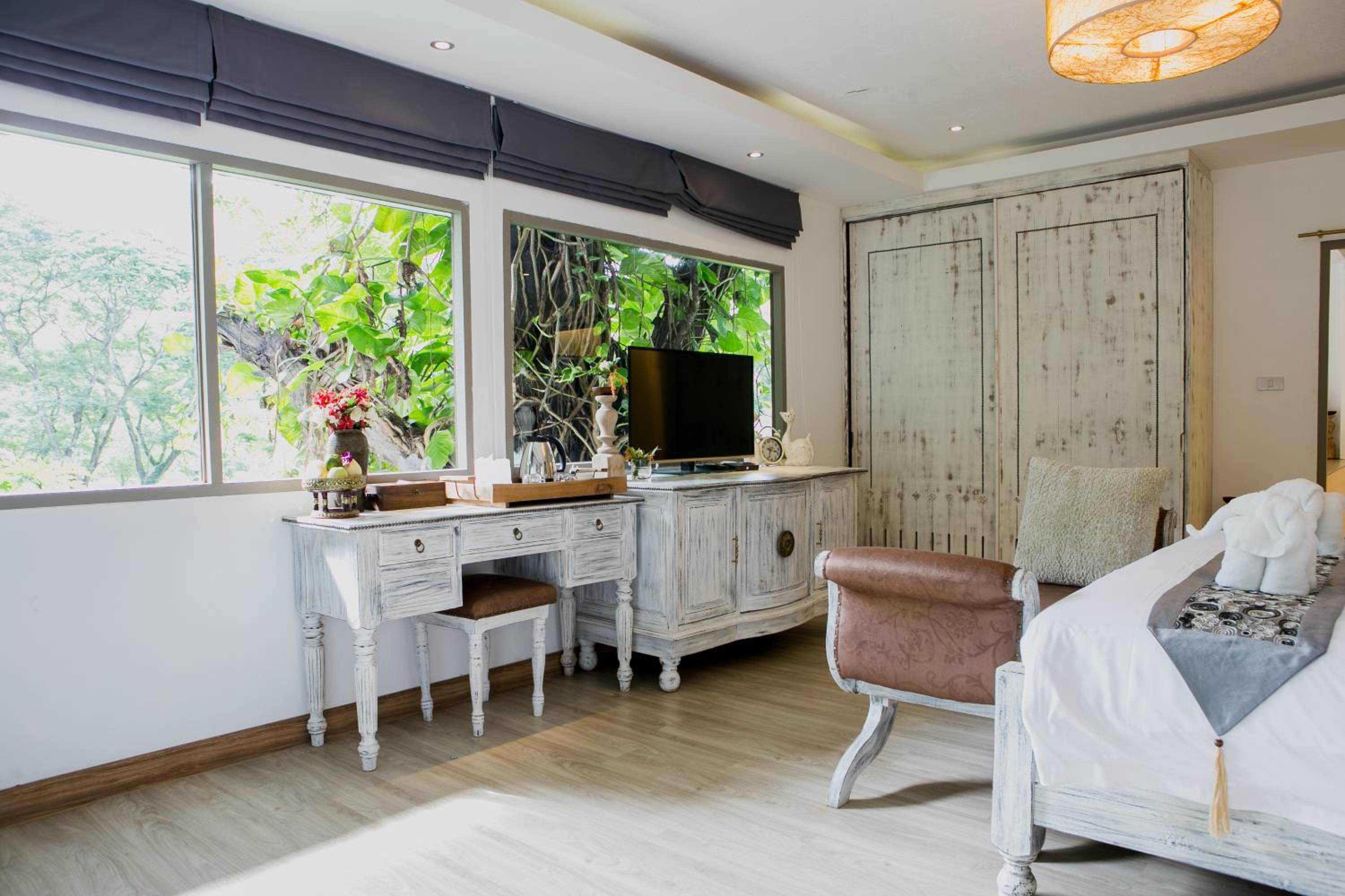 E-Outfitting Doikham Resort