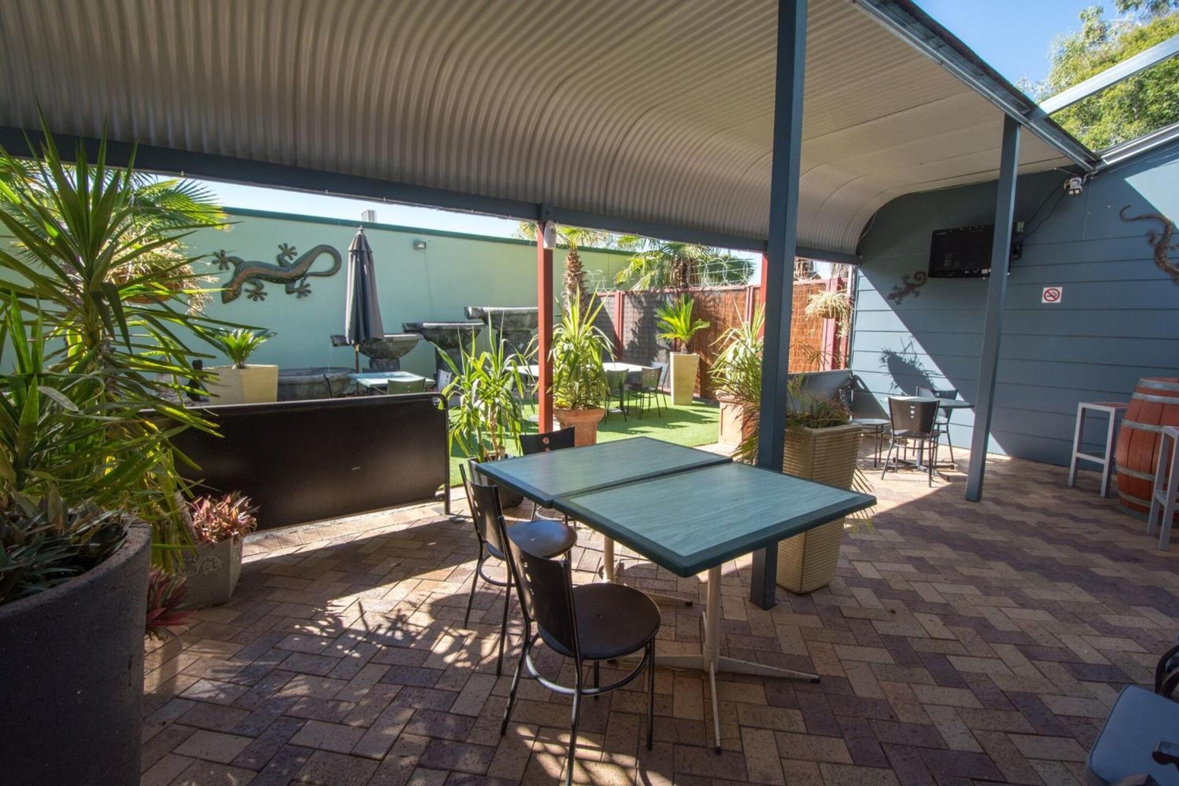 Elkira Court Motel view 2