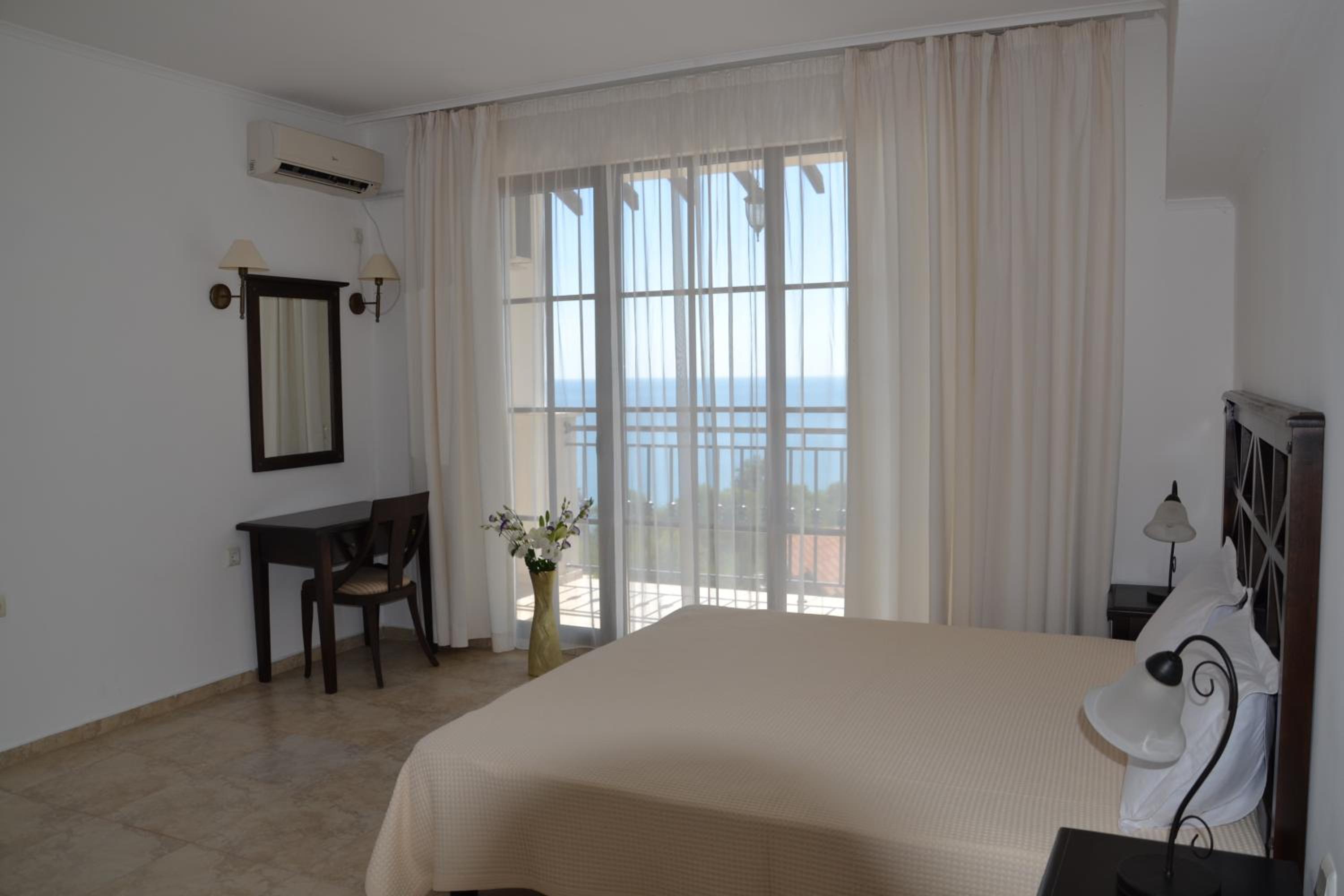 Apartment on the Cliff Obzor view 3